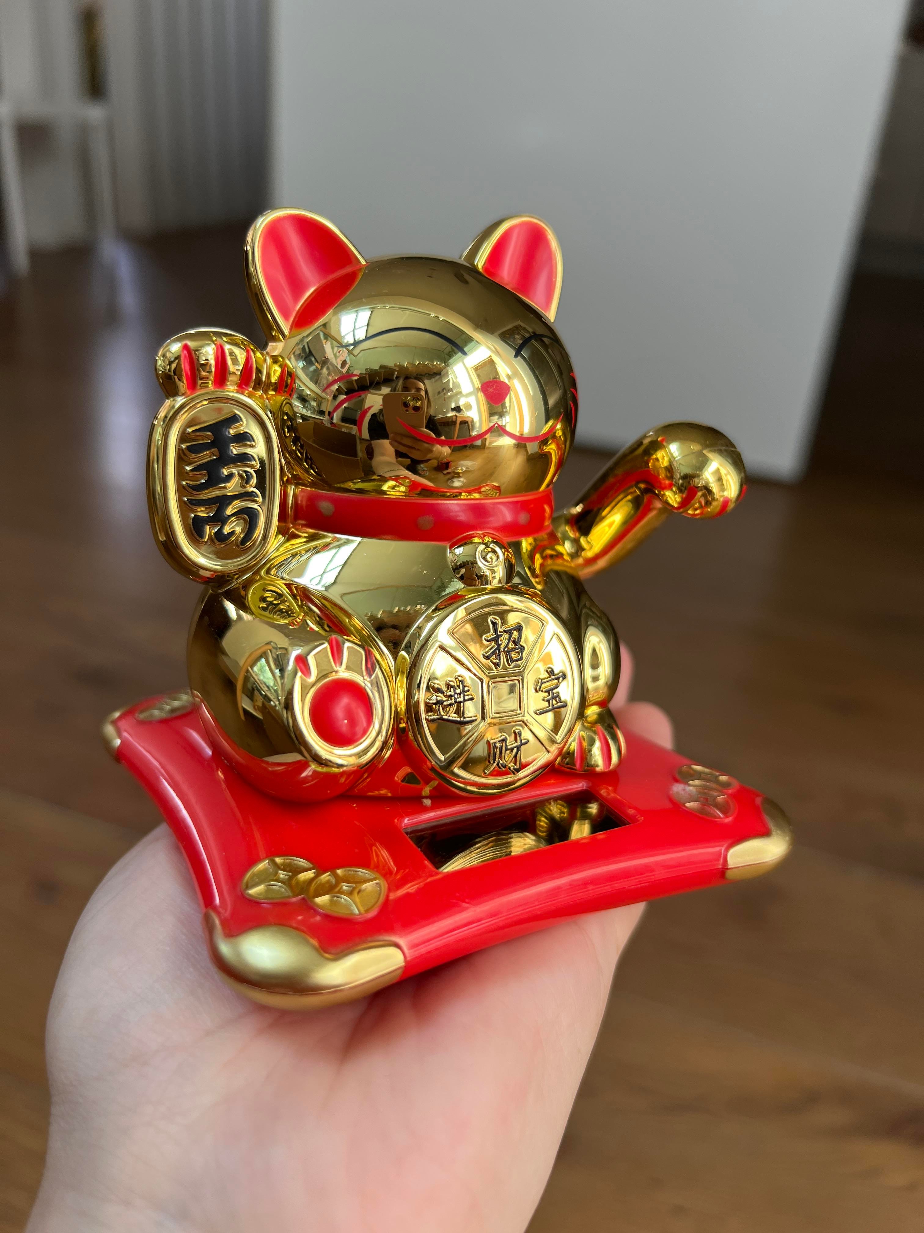 Feng Shui El Sallayan Bereket ve Şans Kedisi - Güneş Enerjili ve Pilli- Maneki Neko - 11 cm - Miamantra