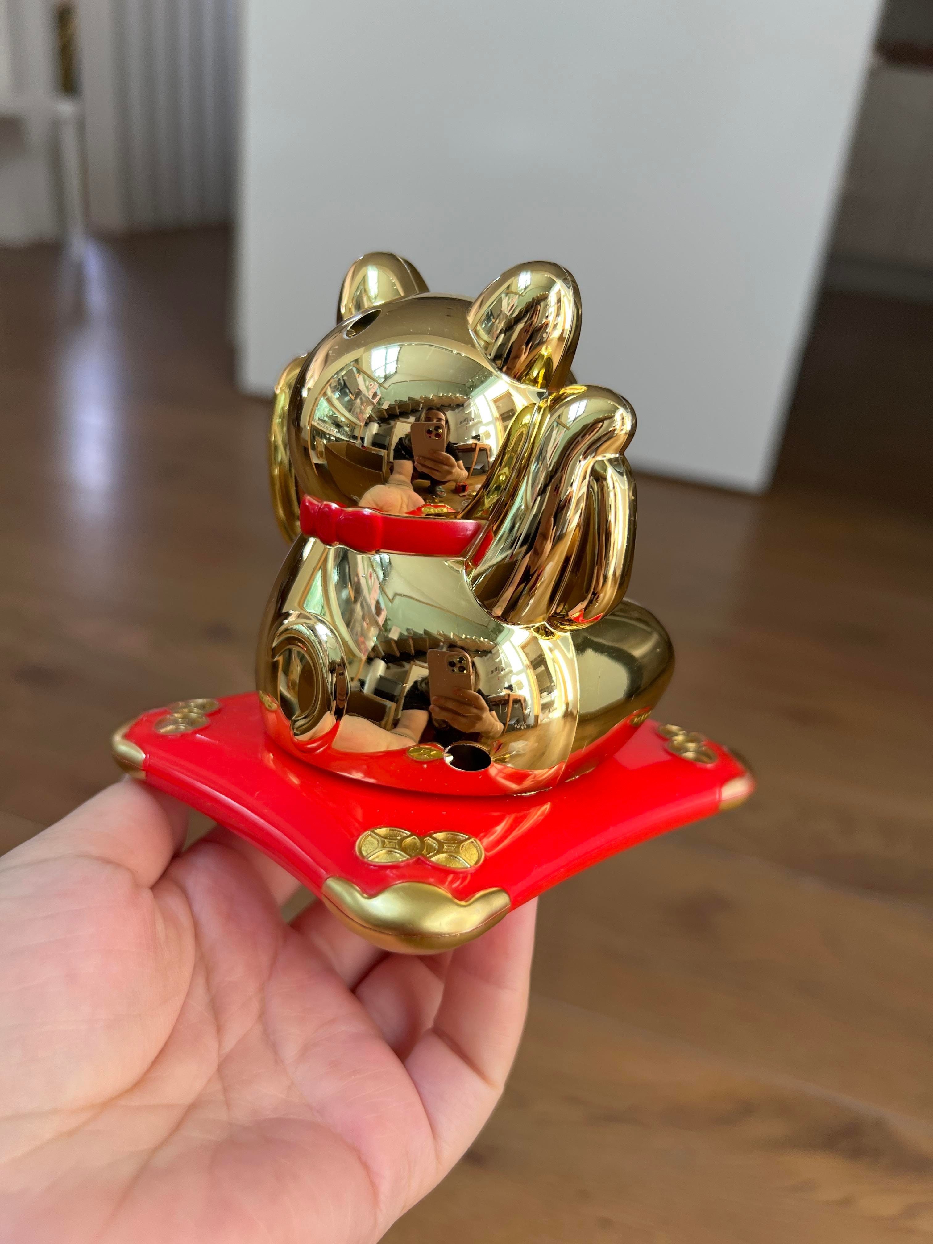 Feng Shui El Sallayan Bereket ve Şans Kedisi - Güneş Enerjili ve Pilli- Maneki Neko - 11 cm - Miamantra