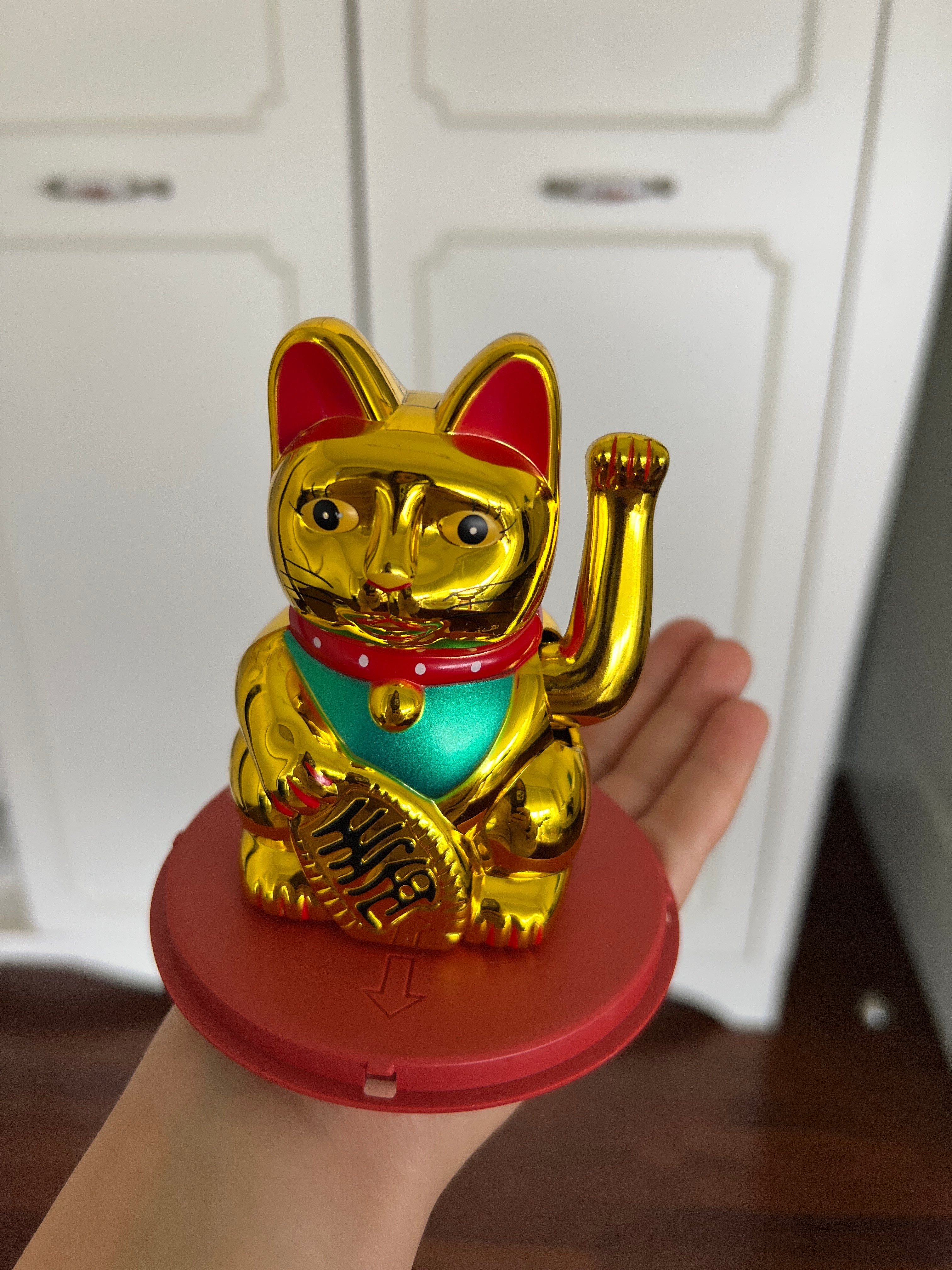 Feng Shui El Sallayan Bereket ve Şans Kedisi - Güneş Enerjili- Maneki Neko - 9 cm  - Miamantra