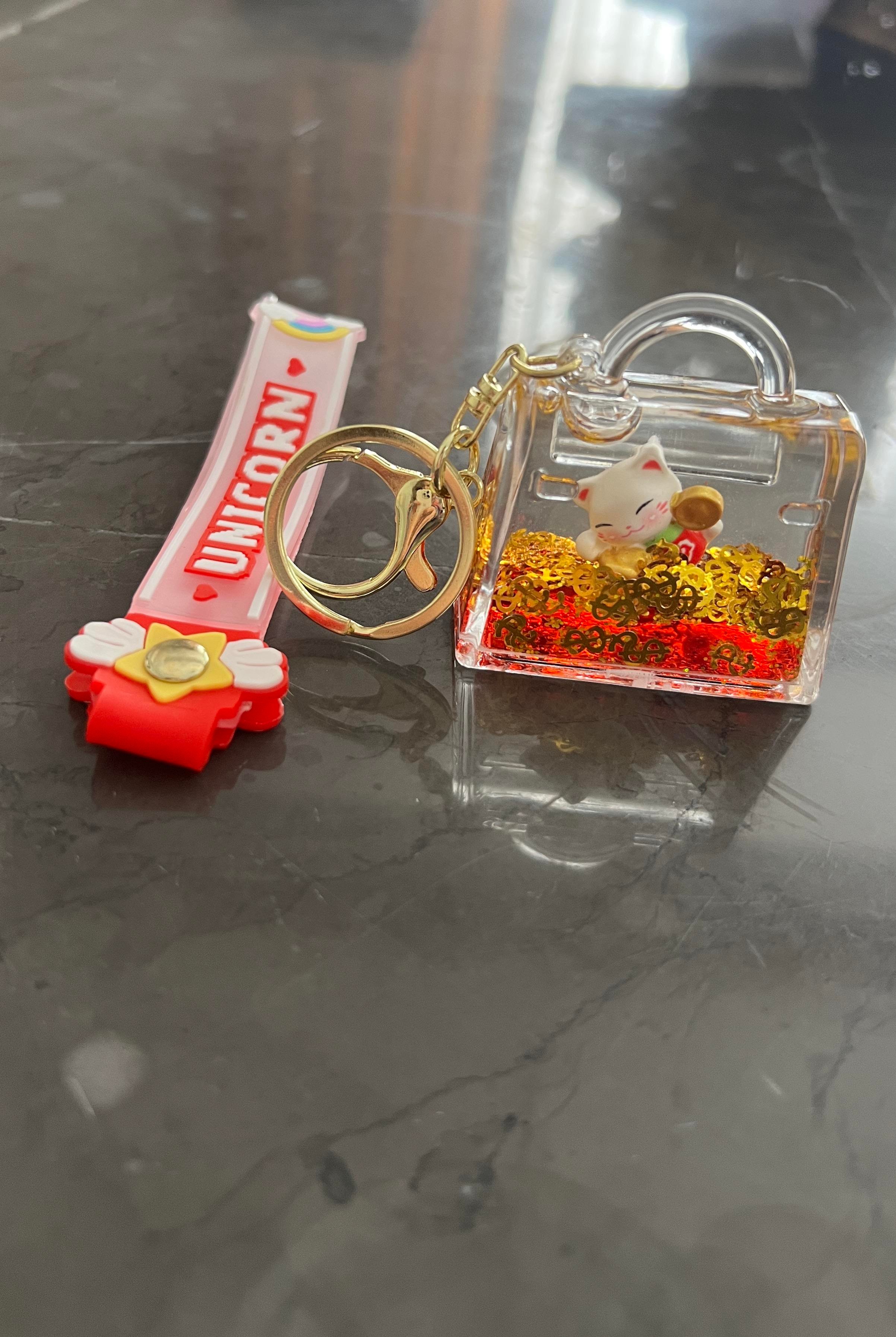 Feng Shui Şans ve Bereket Kedisi Figürlü Sulu Anahtarlık / Çanta Süsü Patili Kedi Model 3(Maneki Neko) - Miamantra