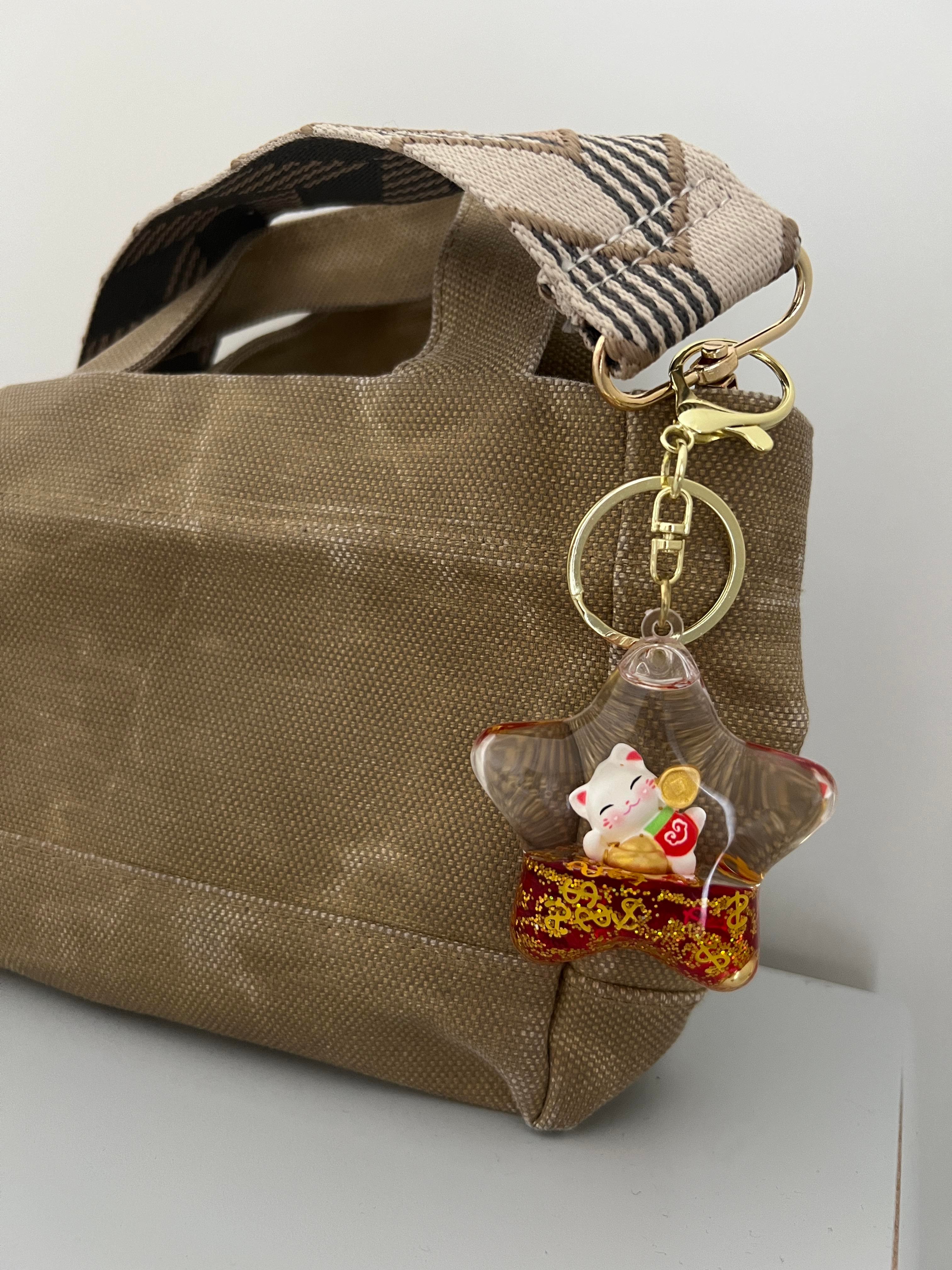 Feng Shui Şans ve Bereket Kedisi Figürlü Sulu Anahtarlık / Çanta Süsü Patili Kedi Model 5(Maneki Neko) - Miamantra