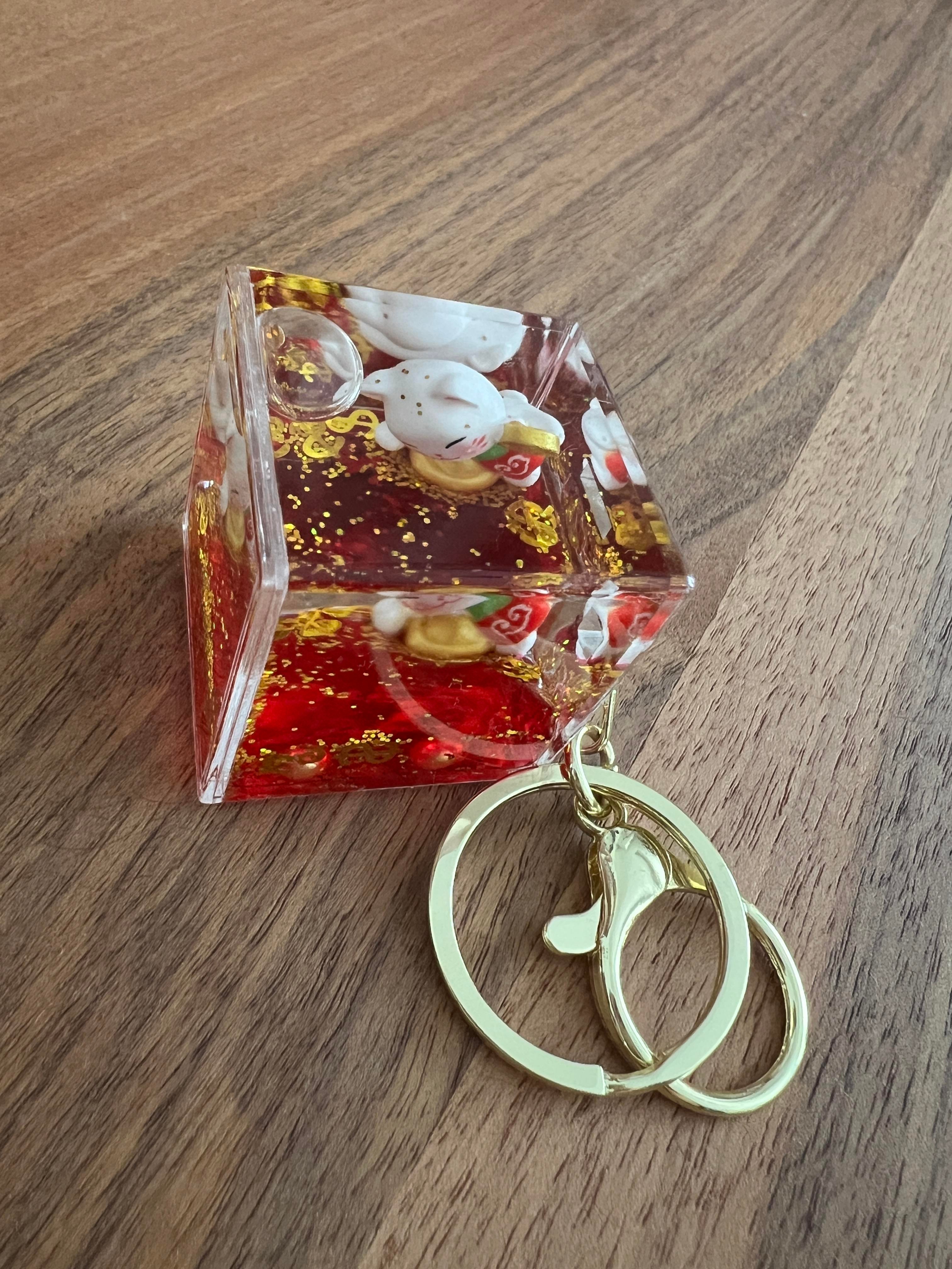 Feng Shui Şans ve Bereket Kedisi Figürlü Sulu Anahtarlık / Çanta Süsü Patili Kedi Model 2(Maneki Neko) - Miamantra