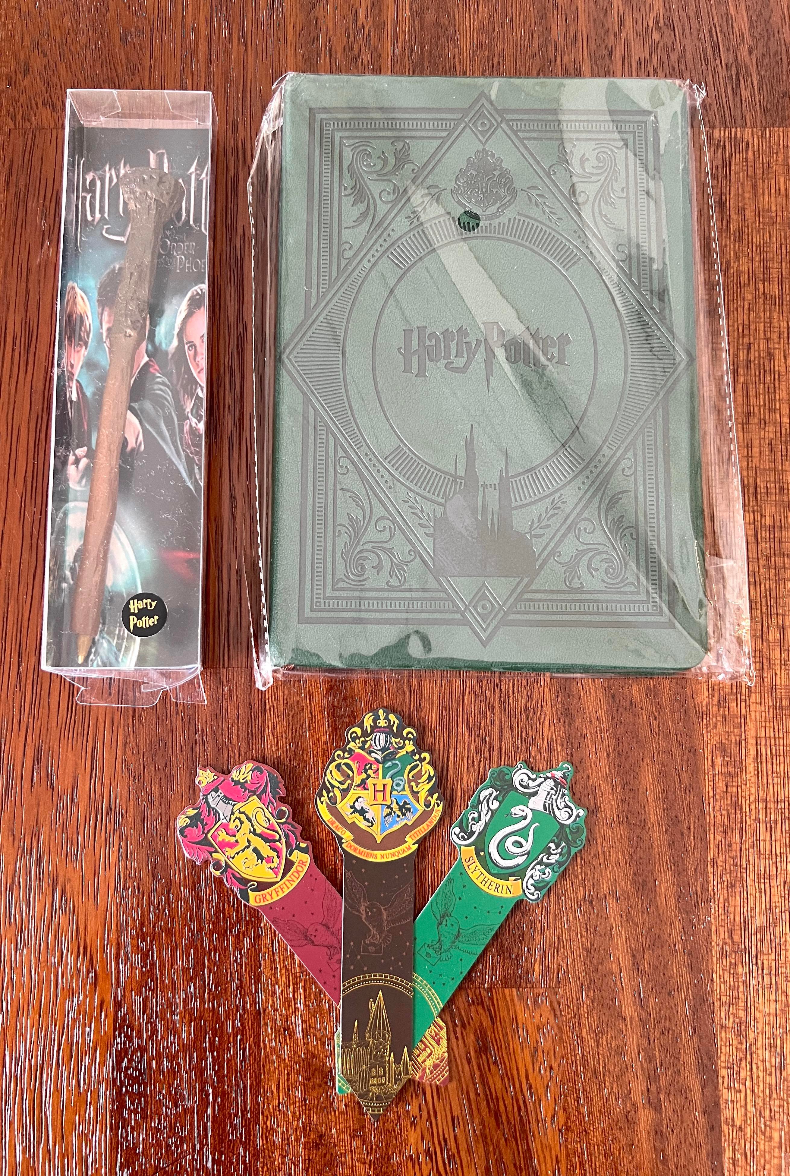 Harry Potter Temalı Hediye Seti /Harry Potter İşlemeli Deri Defter, Asa Şeklinde Kalem ve 3 Adet Kitap Ayracı Seti-Model 1 - Miamantra