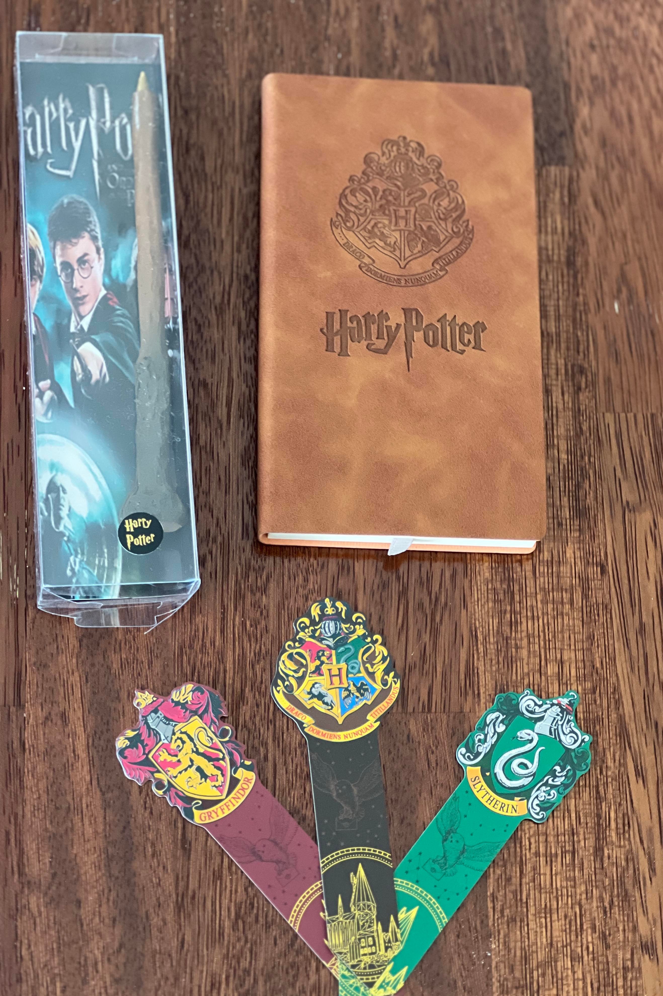 Harry Potter Temalı Hediye Seti /Harry Potter İşlemeli Deri Defter, Asa Şeklinde Kalem ve 3 Adet Kitap Ayracı Seti-Model 3 - Miamantra