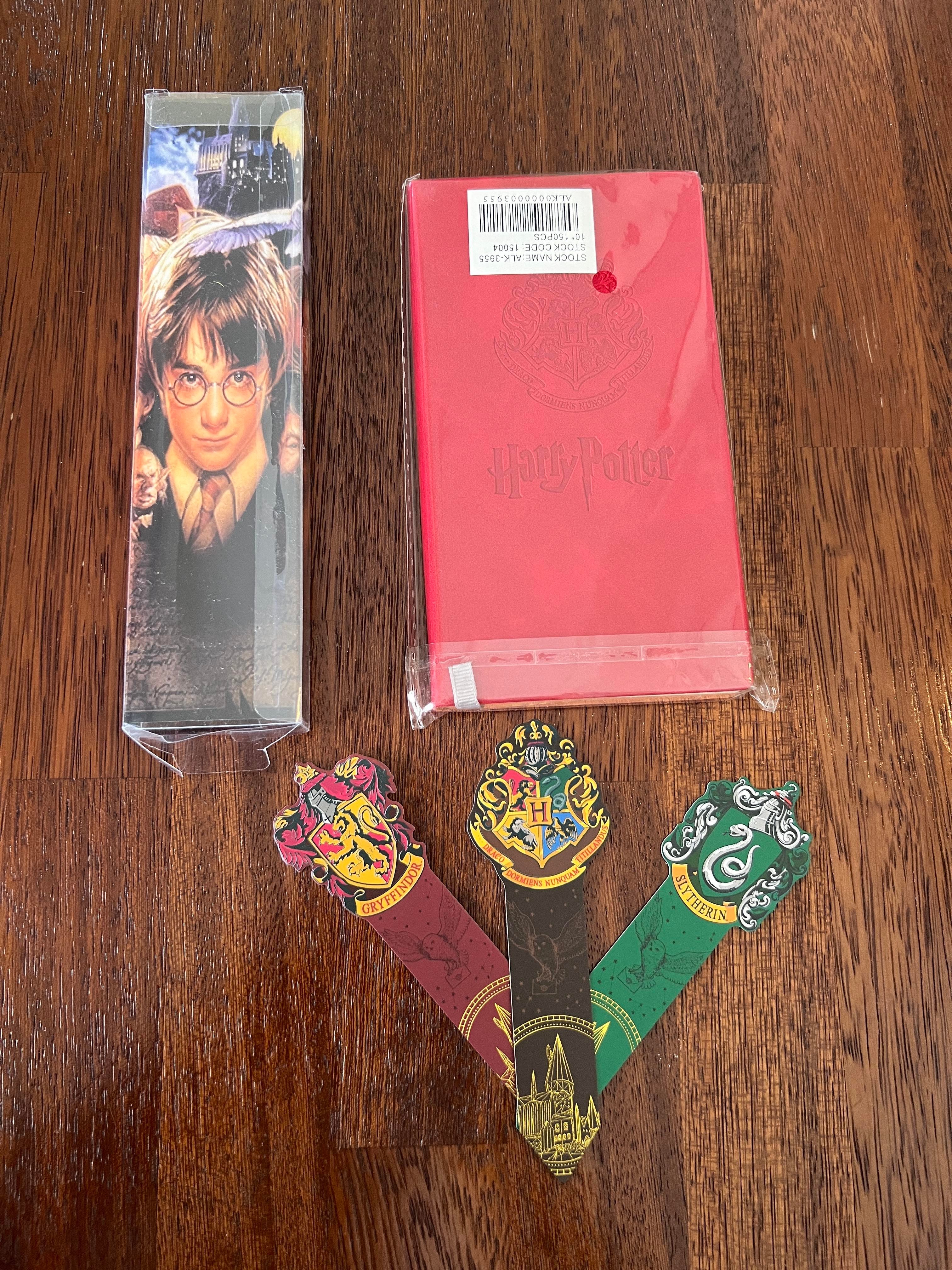 Harry Potter Temalı Hediye Seti /Harry Potter İşlemeli Deri Defter, Asa Şeklinde Kalem ve 3 Adet Kitap Ayracı Seti-Model 2 - Miamantra