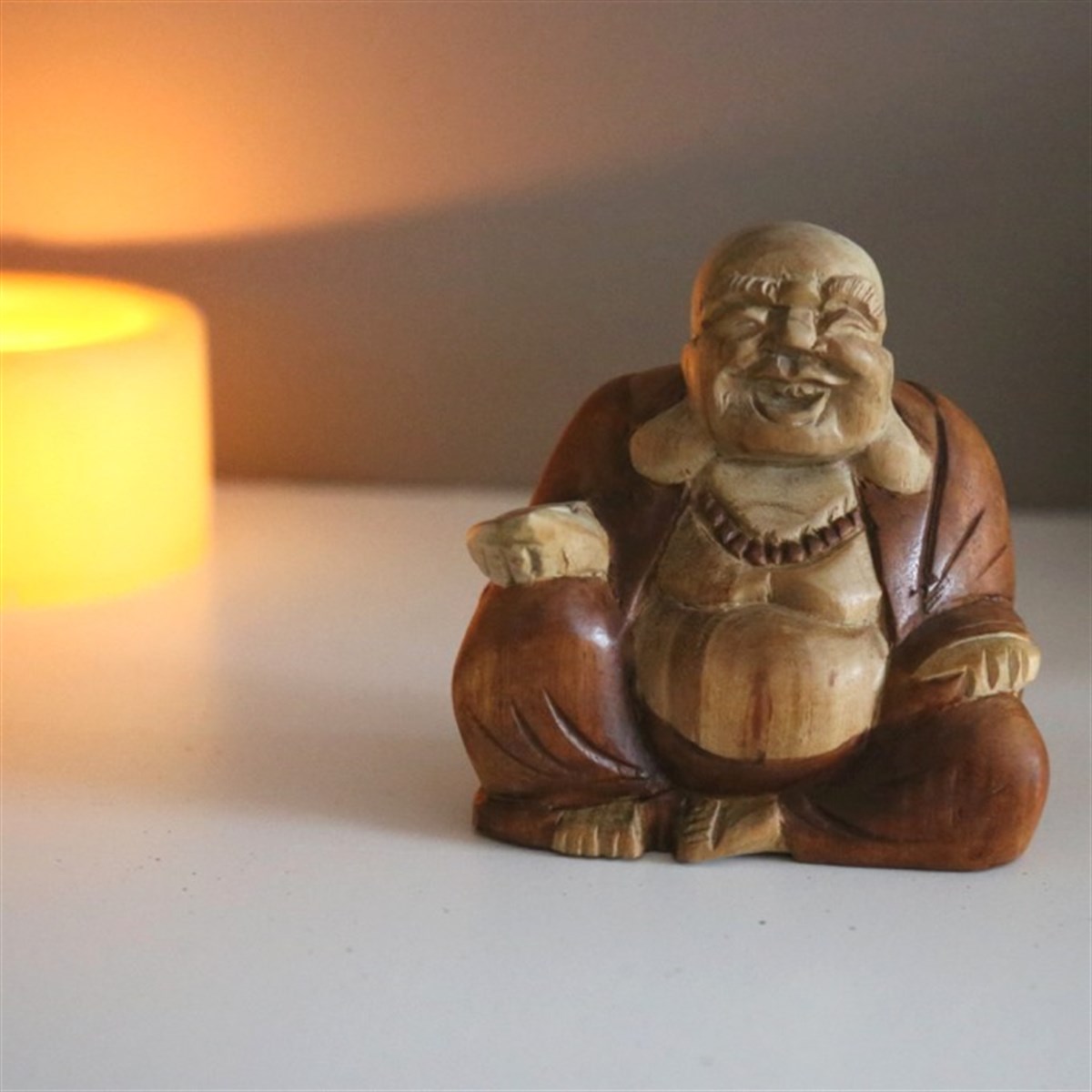İki Renk Ahşap El Yapımı Gülen Buda (14 cm - 9,5 cm)