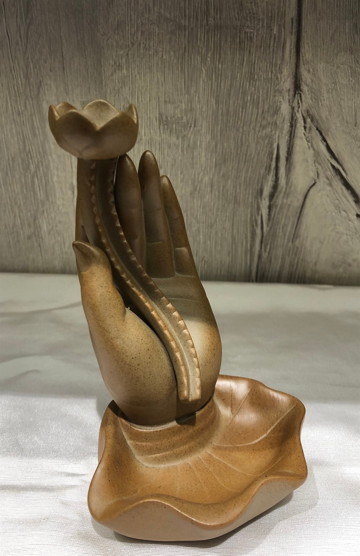 Lotus Çiçeği Tutan El Geri Akış Tütsülük  - 13 cm - Miamantra