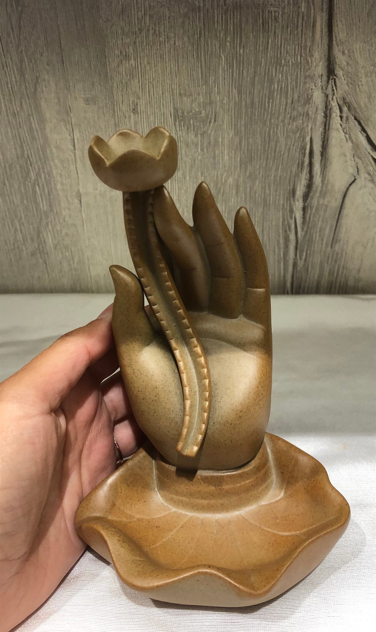 Lotus Çiçeği Tutan El Geri Akış Tütsülük  - 13 cm - Miamantra