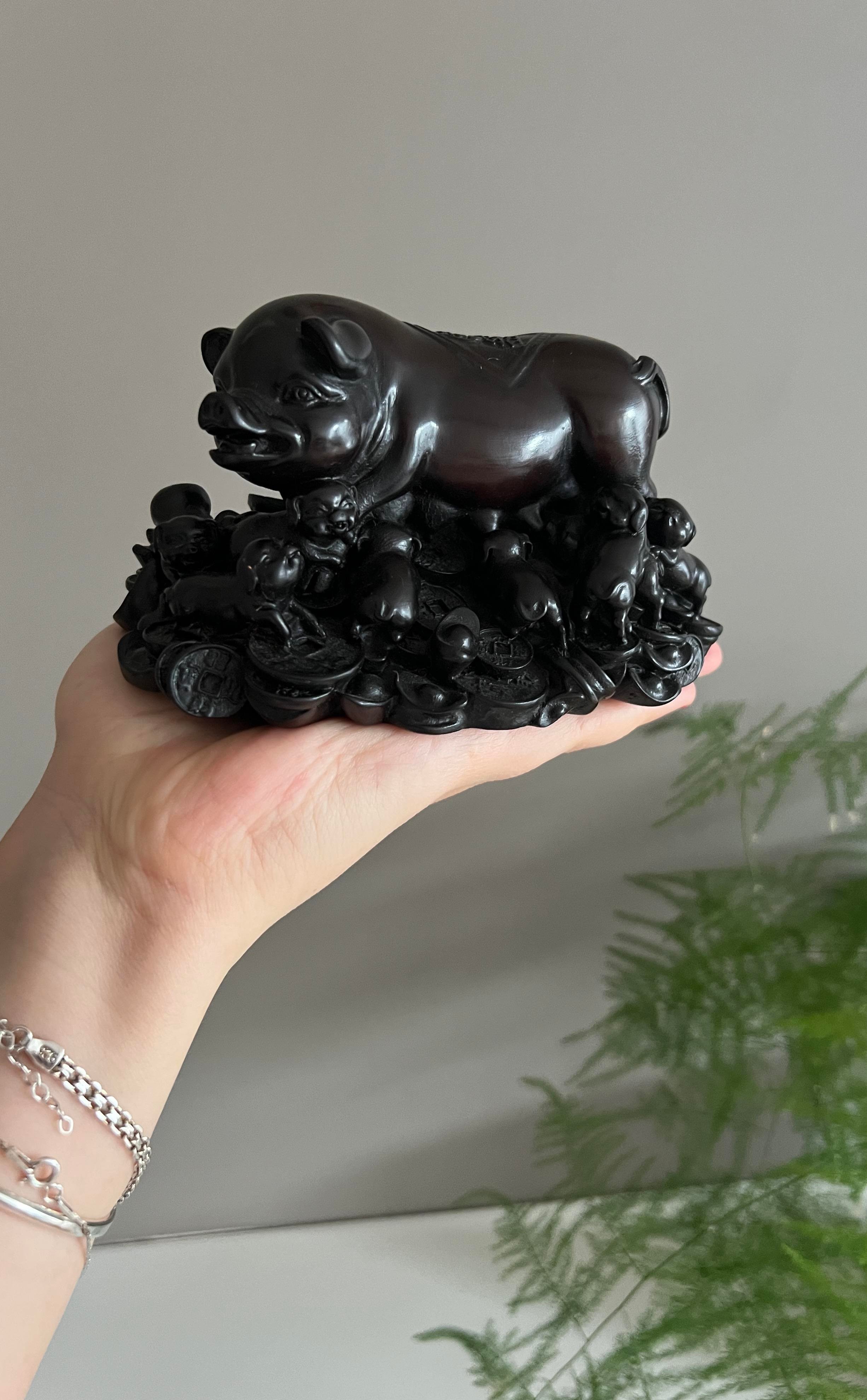 Para Kesesi Taşıyan Şans Domuzcuğu ve Bebekleri Biblosu - (14 cm) - Miamantra