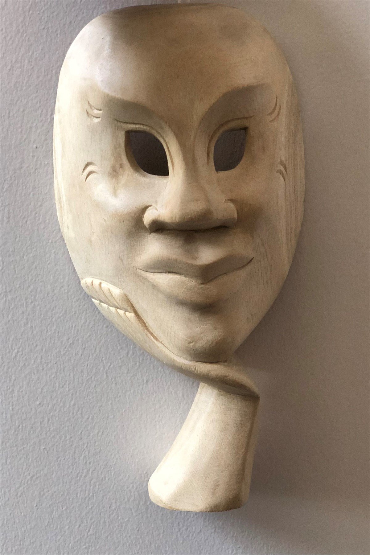 Tek Parça Ahşaptan Oyulmuş Teatral Maske (22 cm) - Miamantra