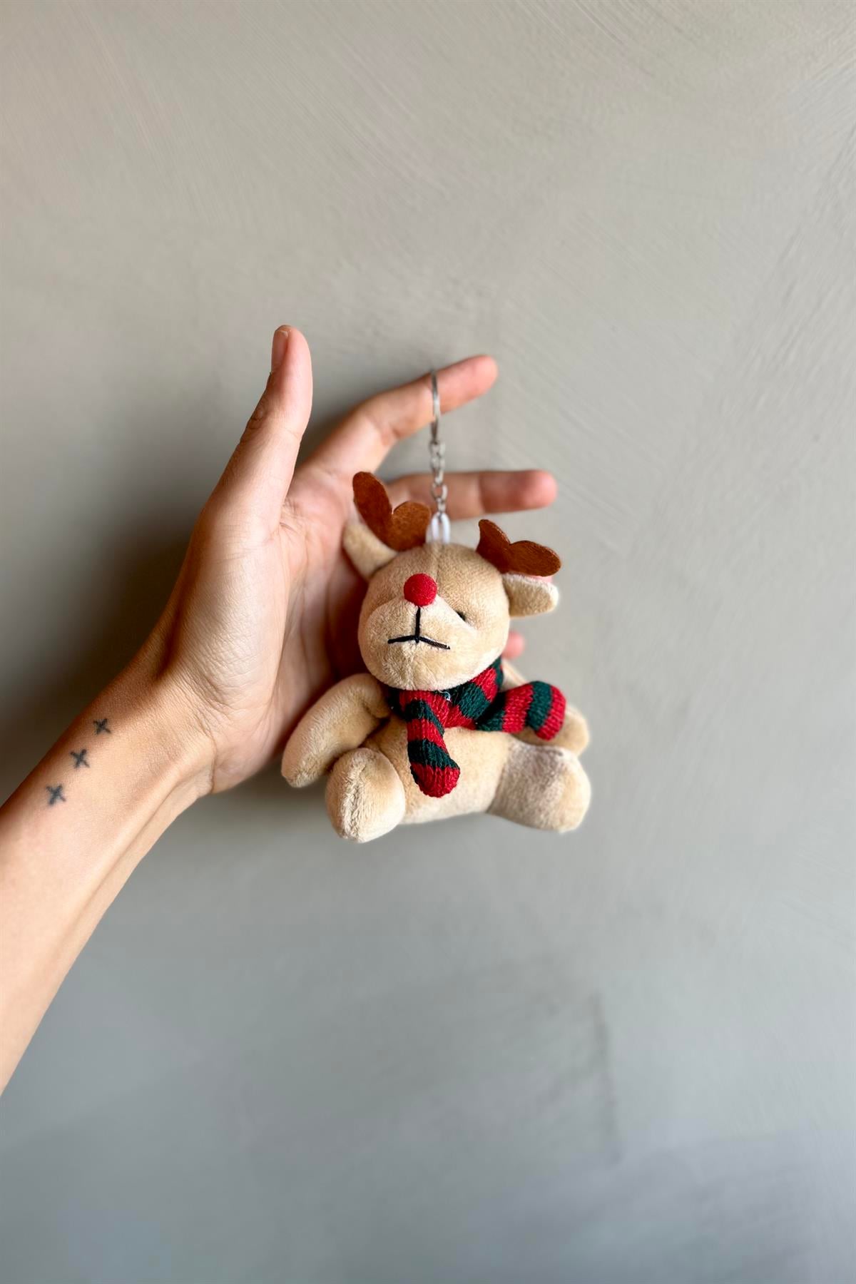 Yılbaşı Temalı Elbiseli Sevimli Peluş Geyik Model Bej Anahtarlık , Çanta Aksesuarı Hediyelik (12 cm) - Miamantra