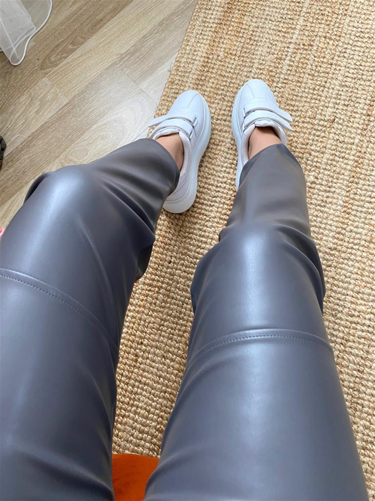 İcı sardonlu derı pantalon