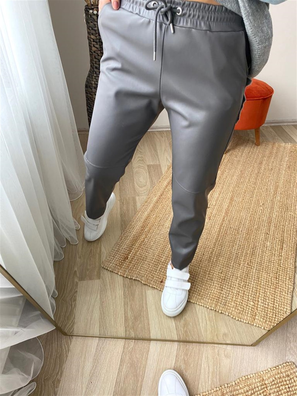 İcı sardonlu derı pantalon