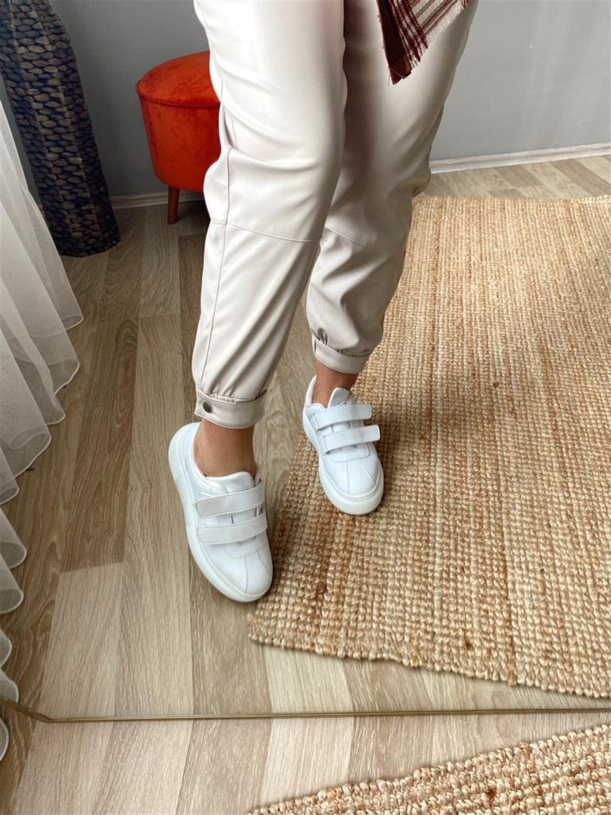 Paça detaylı bel lastıklı deri pantalon
