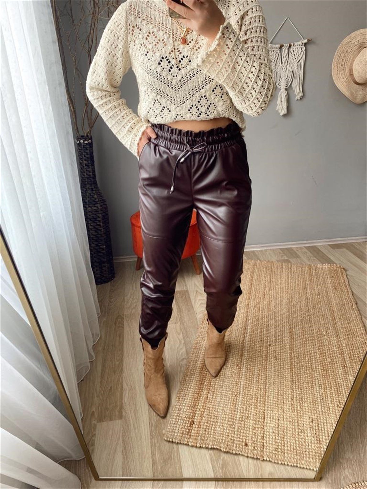 Paça detaylı bel lastıklı deri pantalon