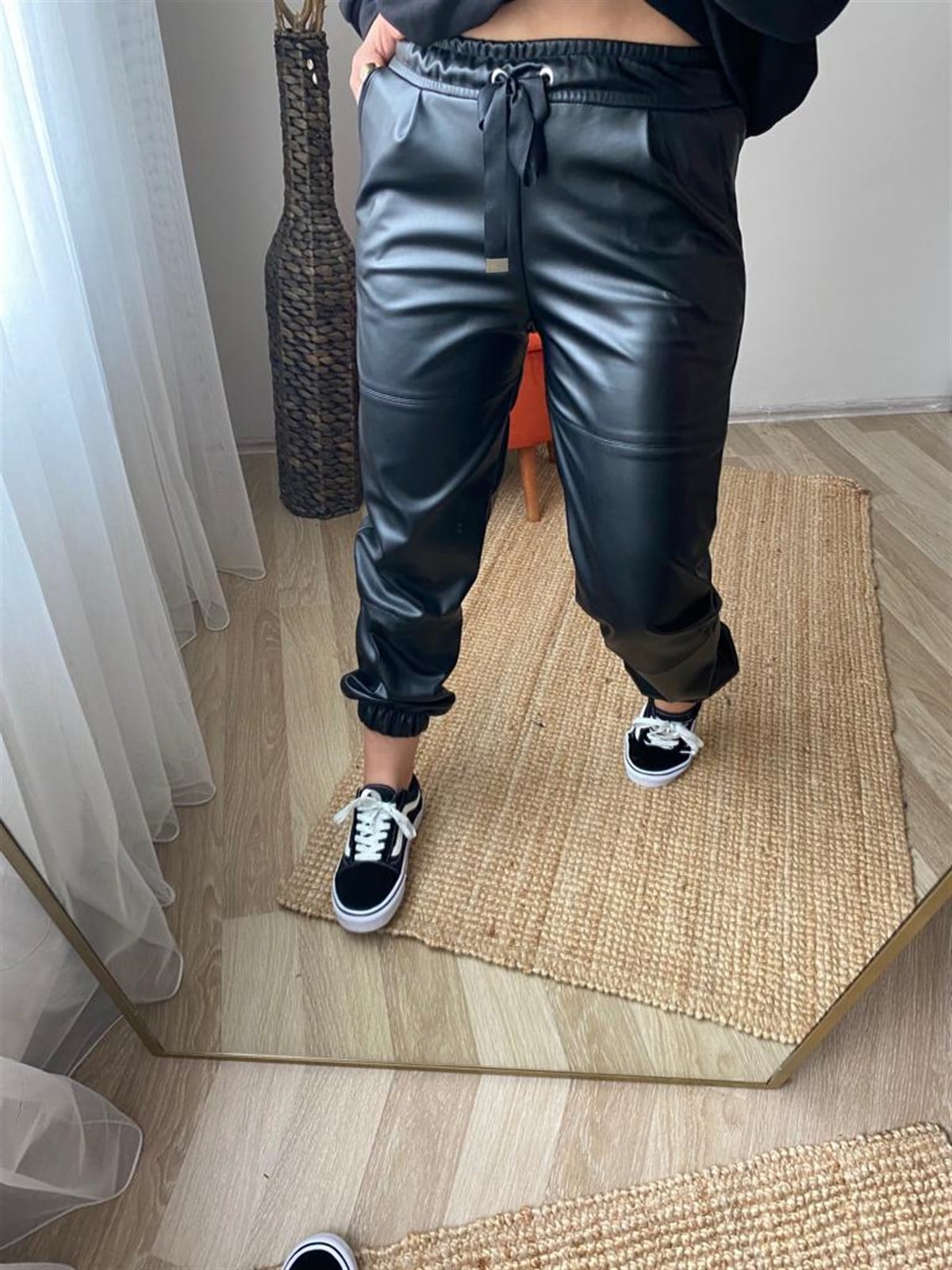 Pacası lasstıklı ıcı sıyırma sardonlu derı pantalon