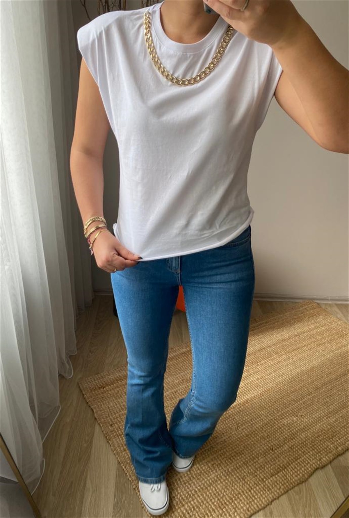 Pamuklu kolyelı tshırt