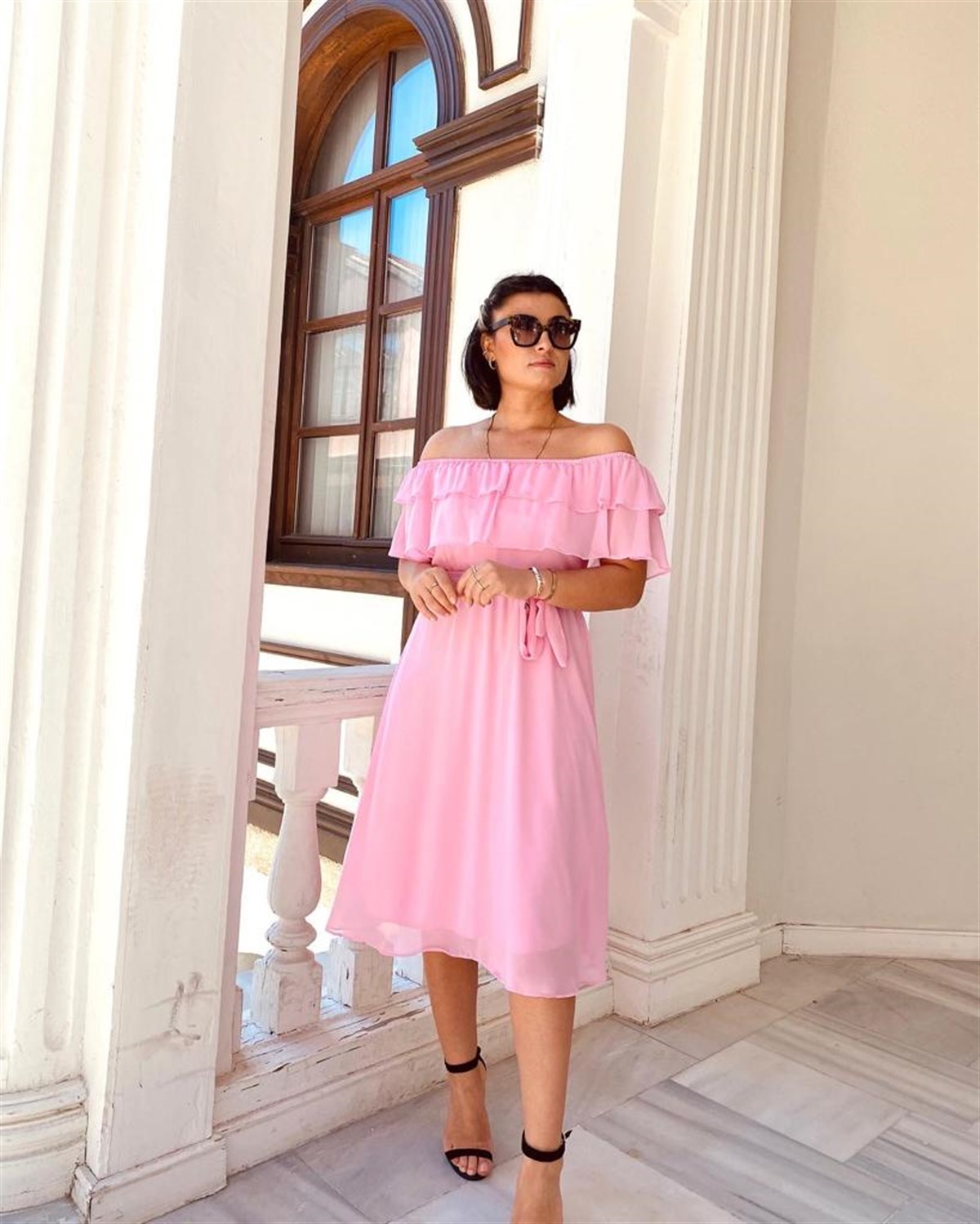 Pembe sıfon elbıse