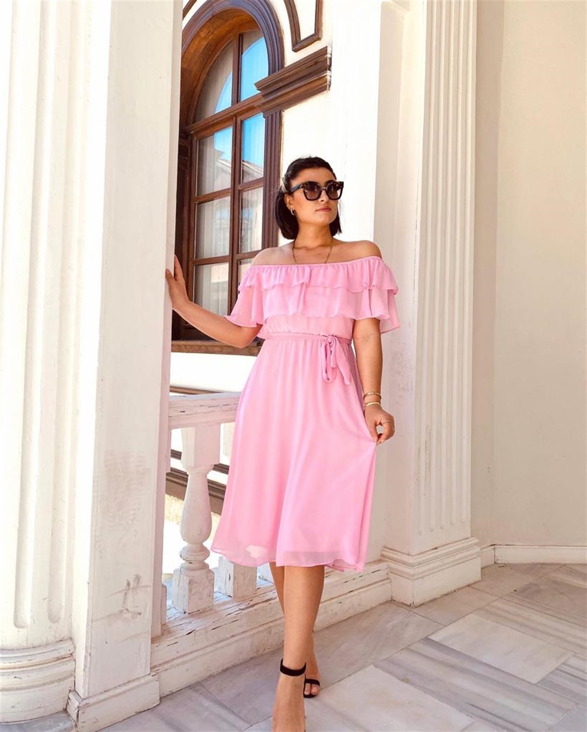 Pembe sıfon elbıse