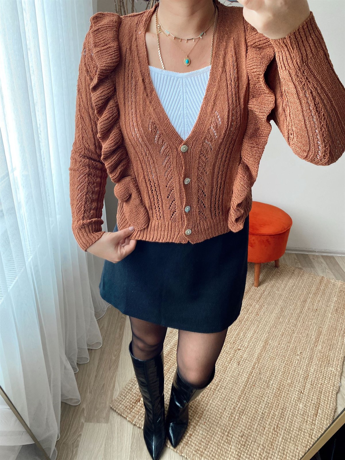 Standart beden fırfırlı örme hırka