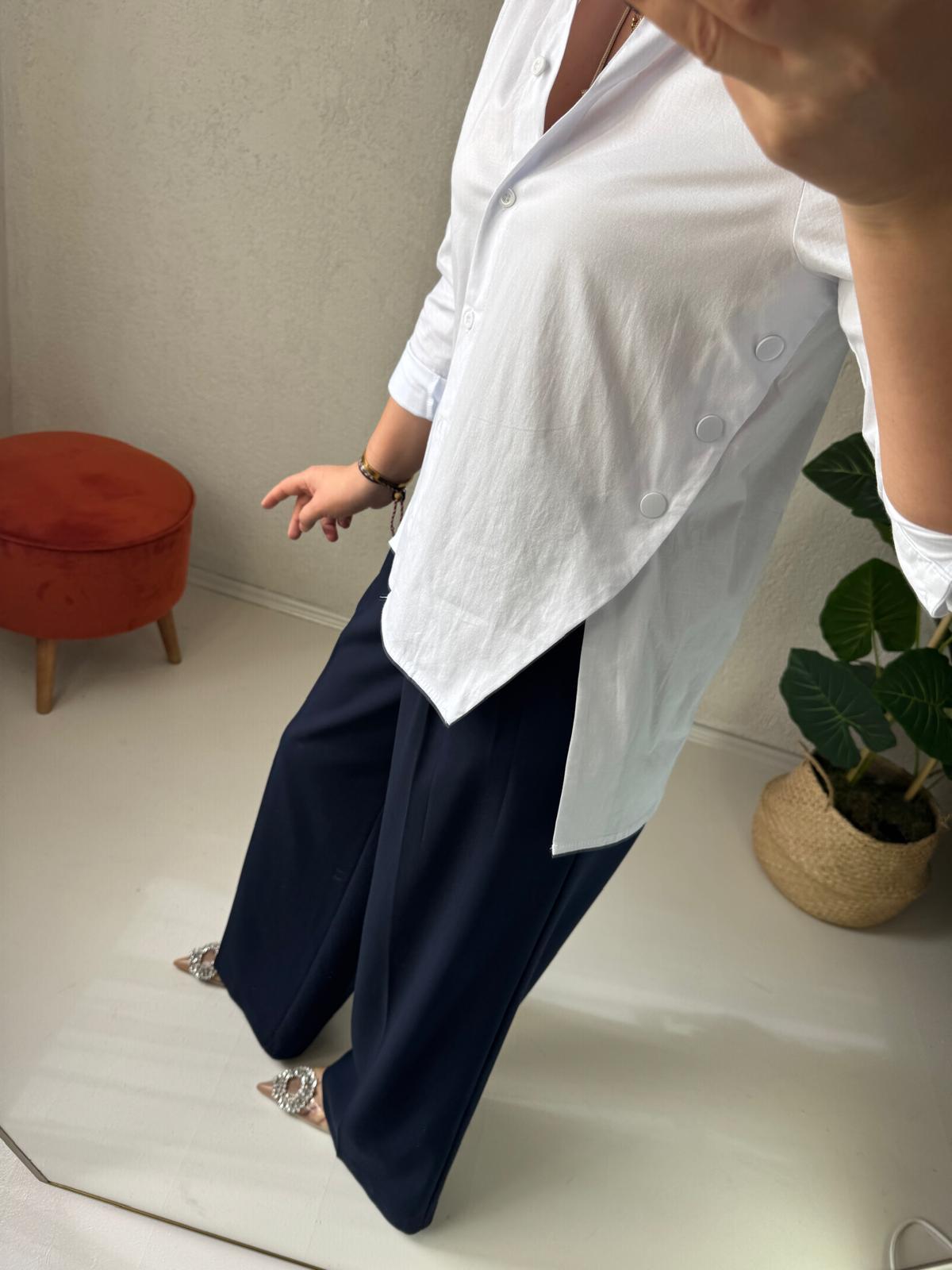 Yanları cıtcıtlı pamuklu gomlek
