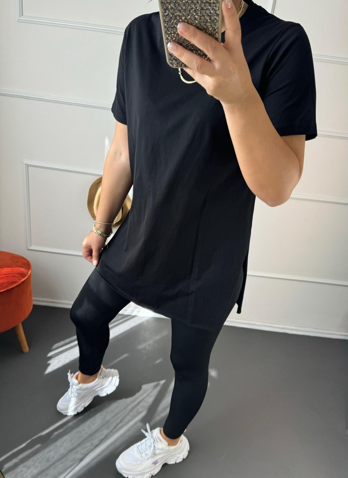 Yuvarlak Yaka Yanları Yırtmaçlı Pamuklu Tshirt