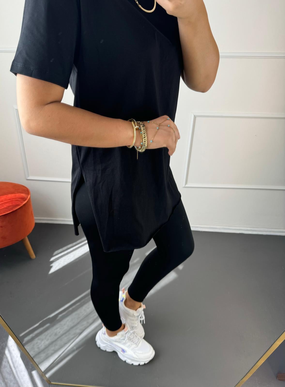 Yuvarlak Yaka Yanları Yırtmaçlı Pamuklu Tshirt
