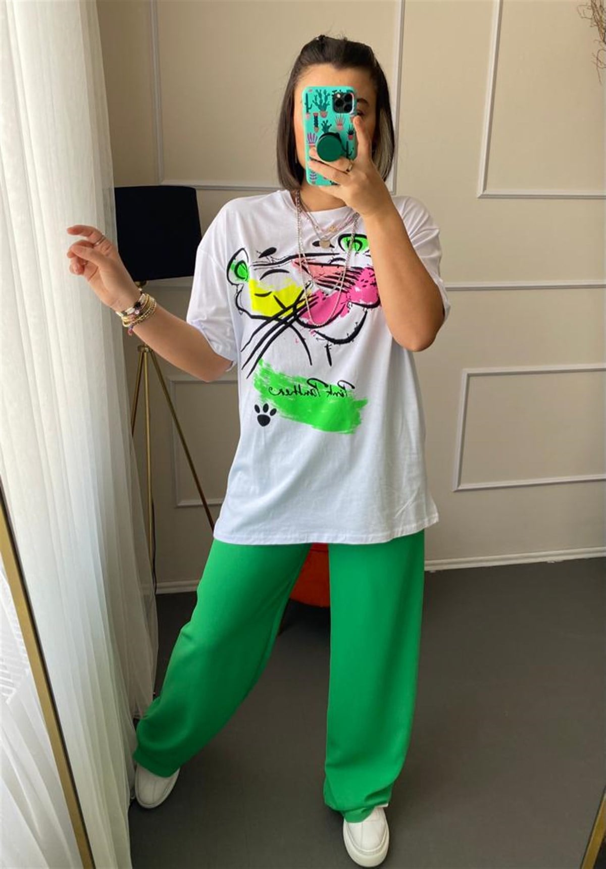 Zara model tshrt