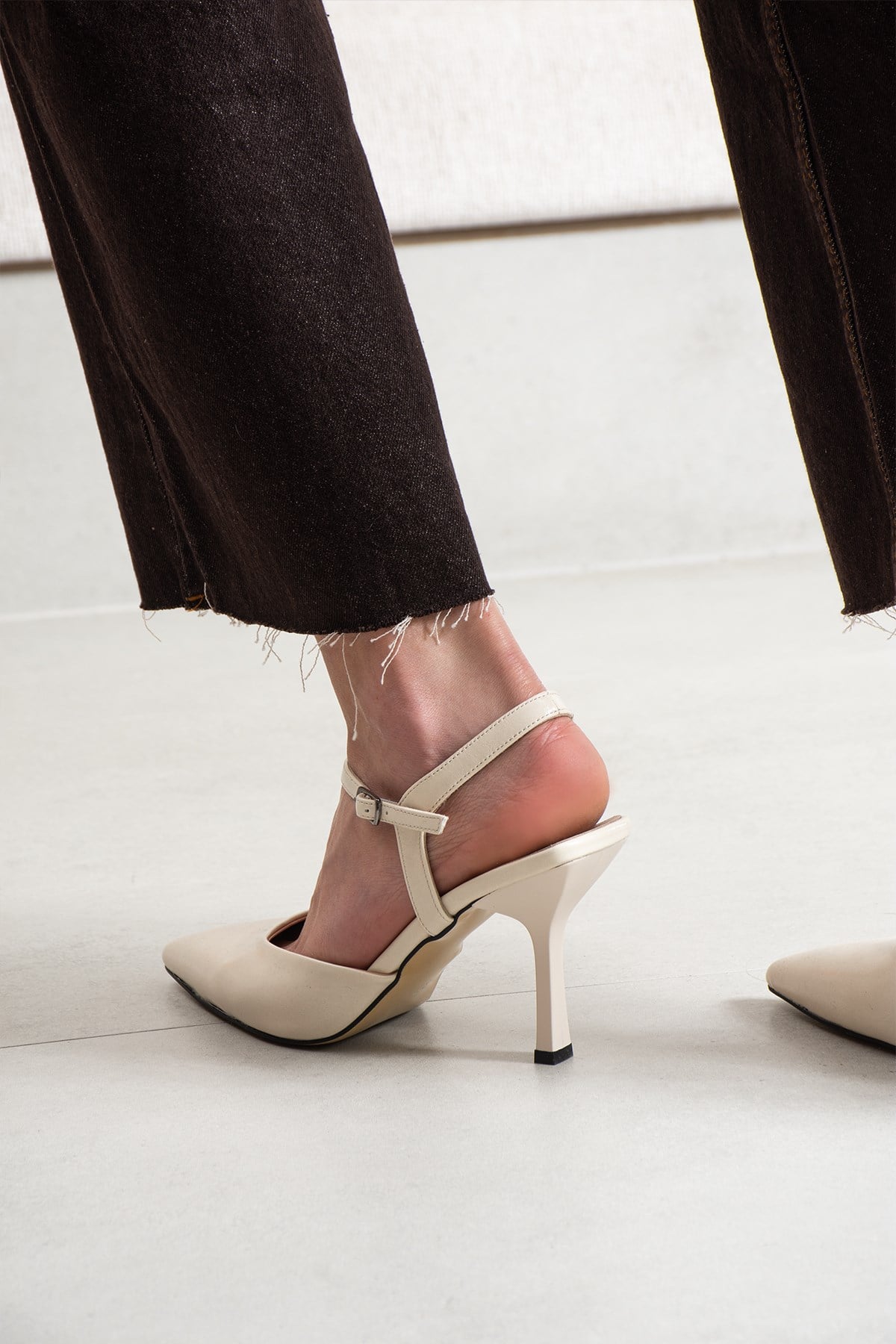 Marne Kadın Bej Rustik Stiletto Topuklu Ayakkabı 