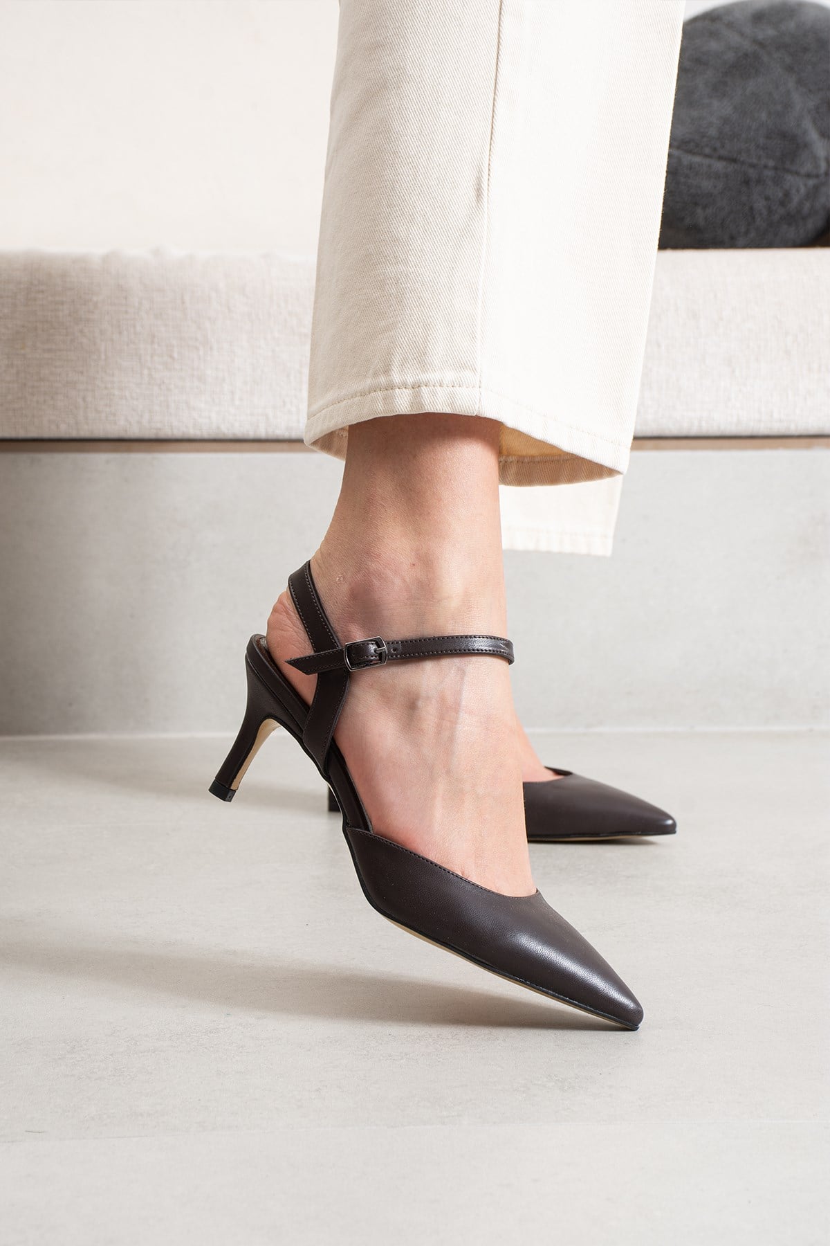 Nevers Kadın Kahve Deri Kısa Topuklu Stiletto Ayakkabı
