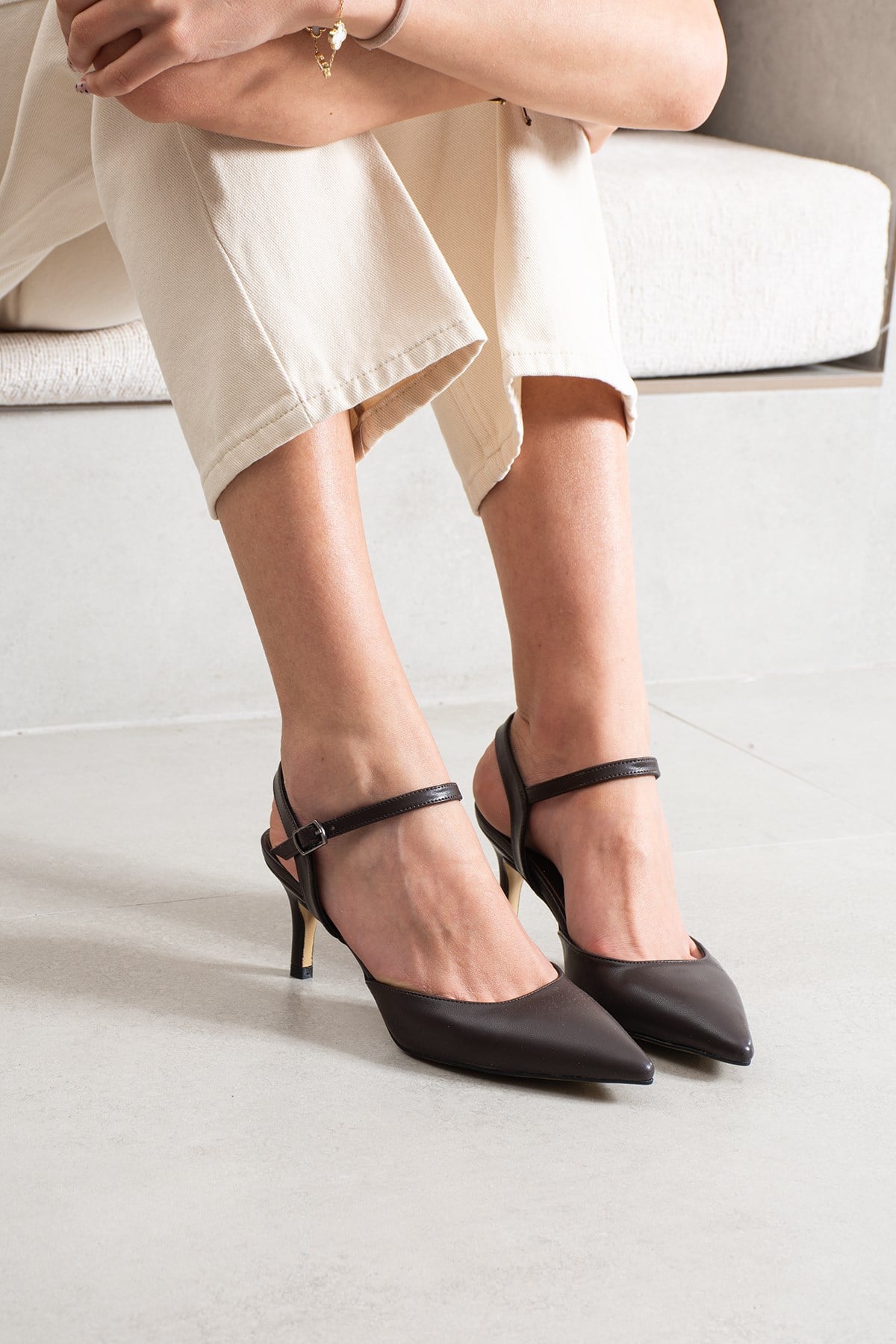 Nevers Kadın Kahve Deri Kısa Topuklu Stiletto Ayakkabı