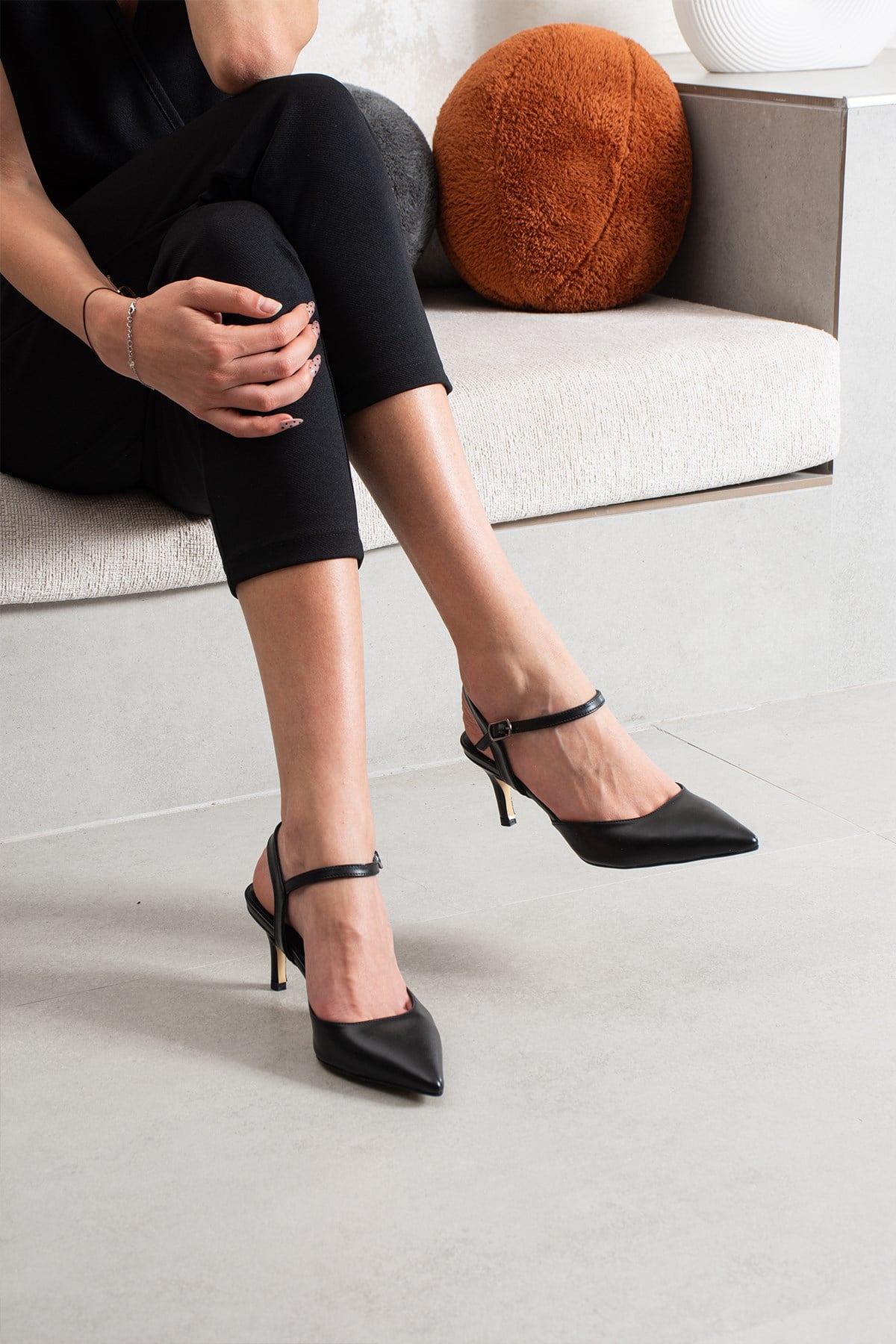 Nevers Kadın Siyah Deri Kısa Topuklu Stiletto Ayakkabı