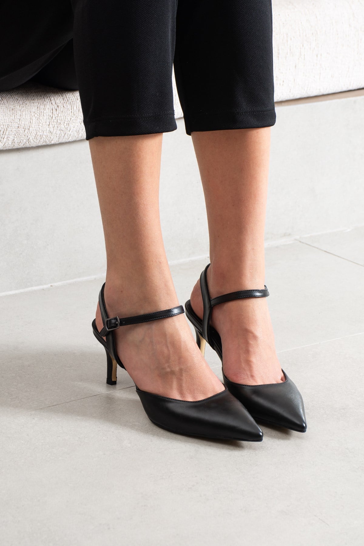 Nevers Kadın Siyah Deri Kısa Topuklu Stiletto Ayakkabı