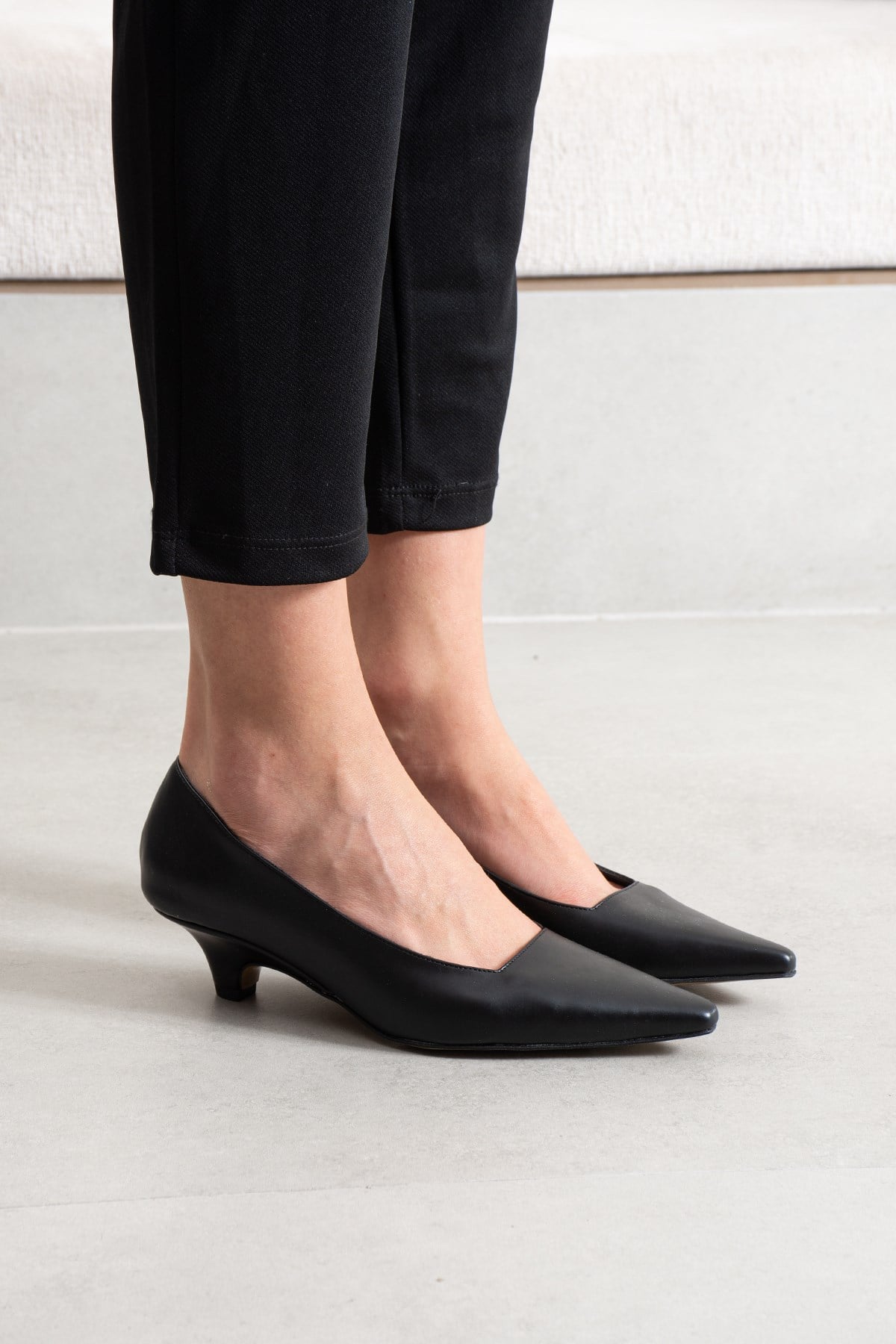 Rapani Kadın Siyah Deri Kısa Topuklu Stiletto Ayakkabı