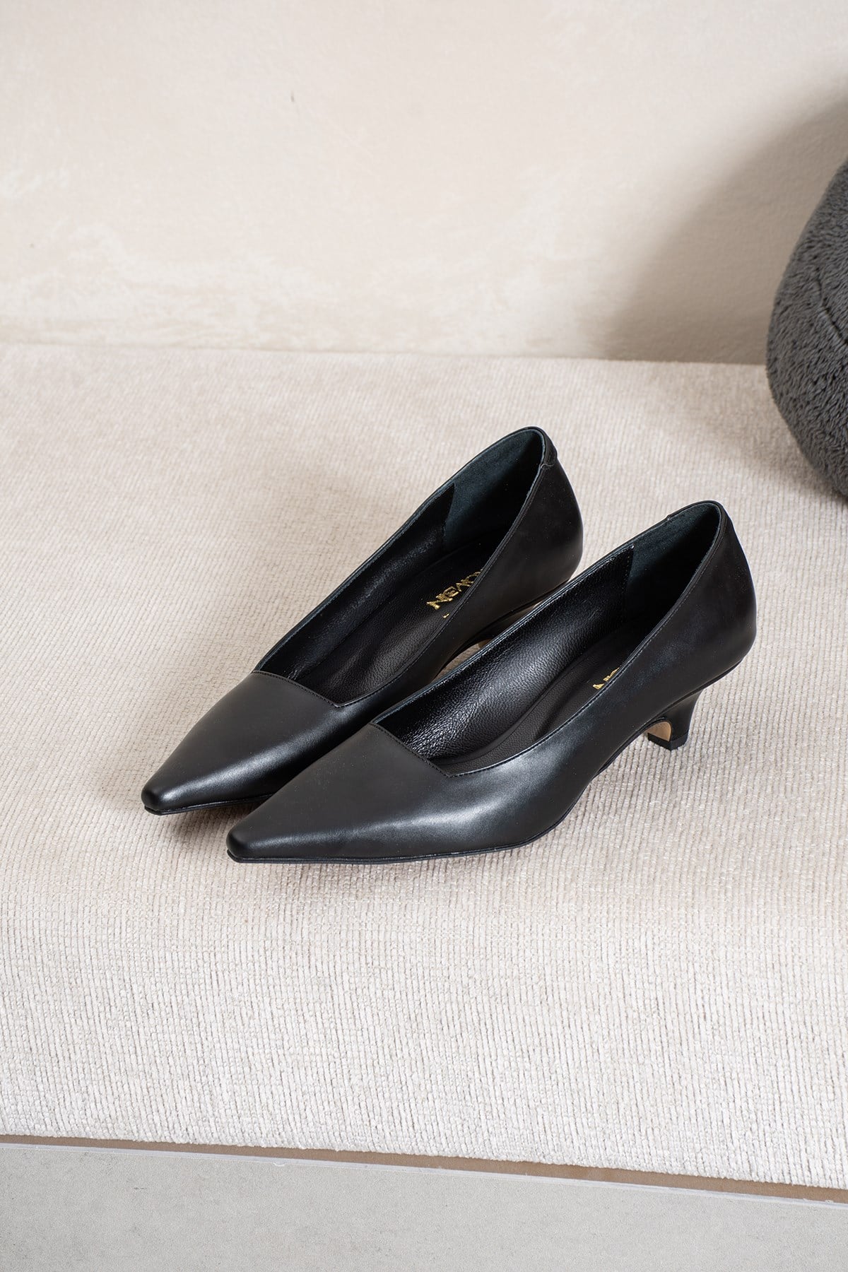 Rapani Kadın Siyah Deri Kısa Topuklu Stiletto Ayakkabı