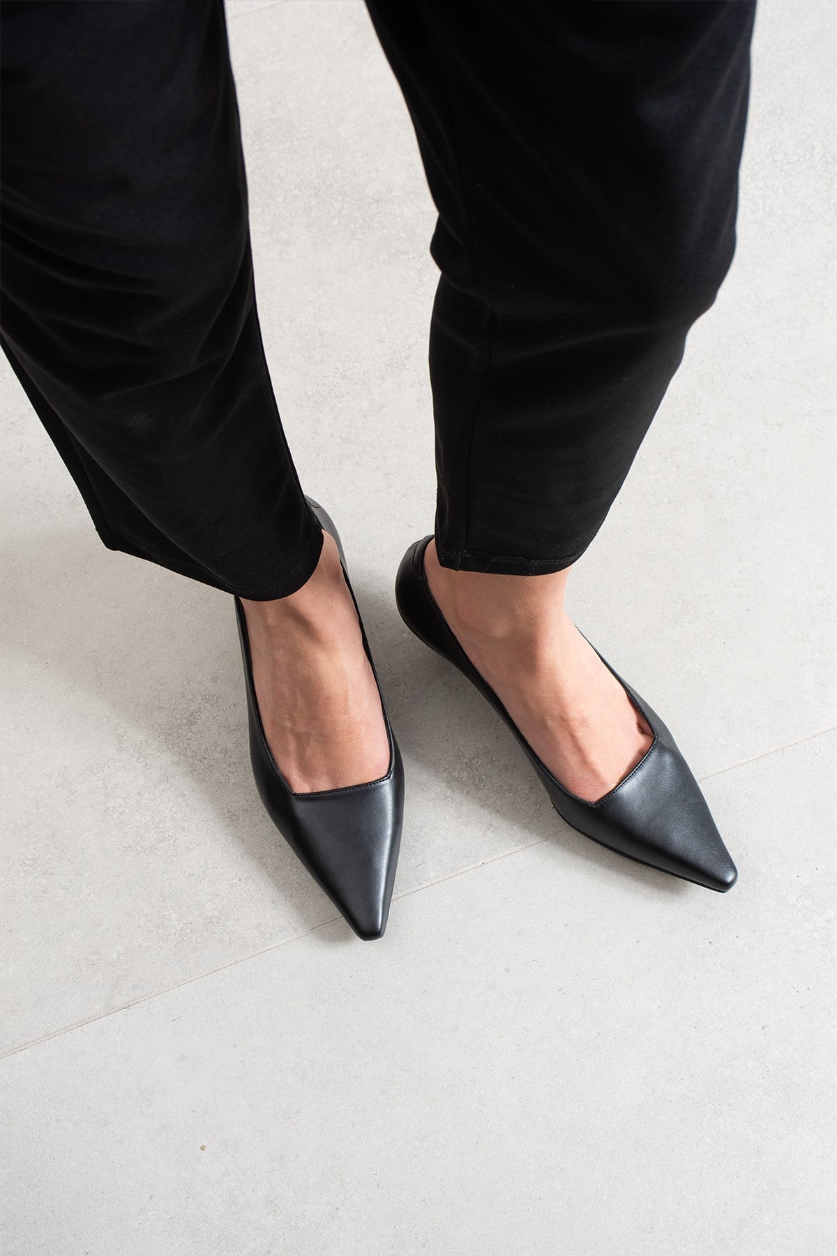 Rapani Kadın Siyah Deri Kısa Topuklu Stiletto Ayakkabı