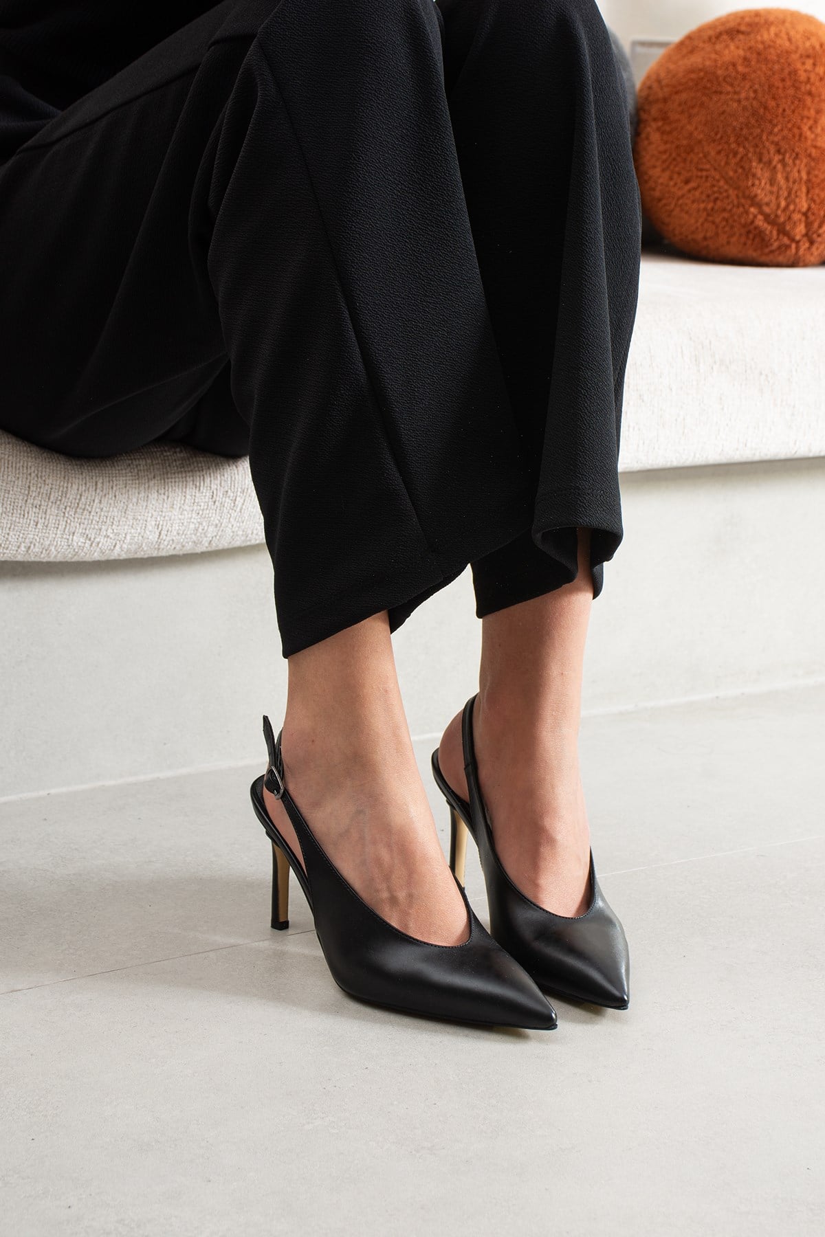 Tirol  Kadın Siyah Deri İnce Topuklu Stiletto Ayakkabı