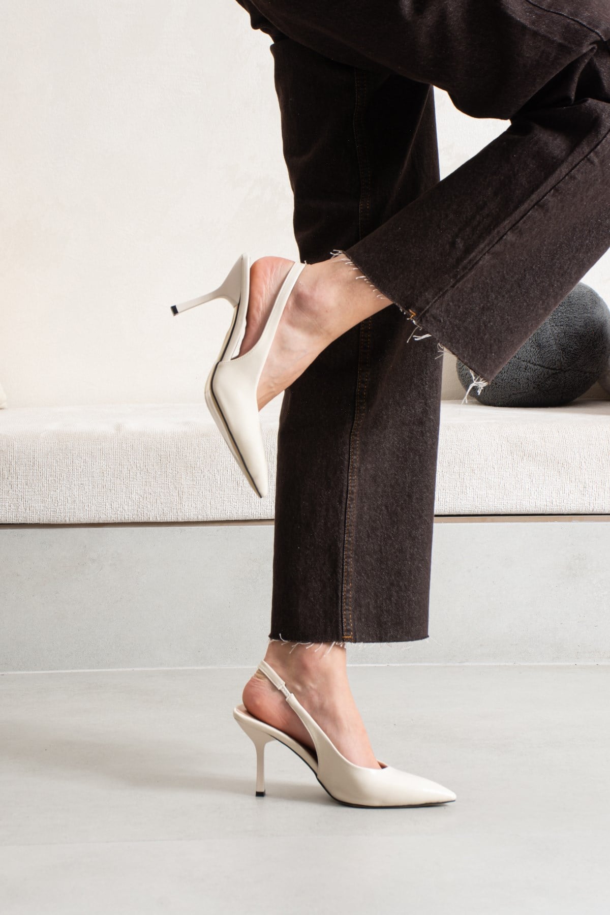 Zeni Kadın Bej Deri Stiletto Topuklu Ayakkabı 
