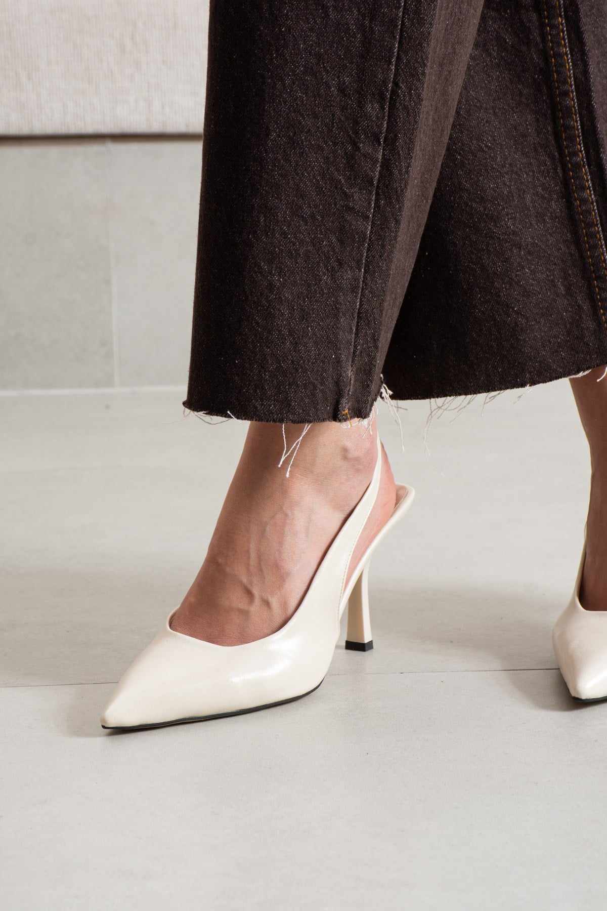 Zeni Kadın Bej Deri Stiletto Topuklu Ayakkabı 