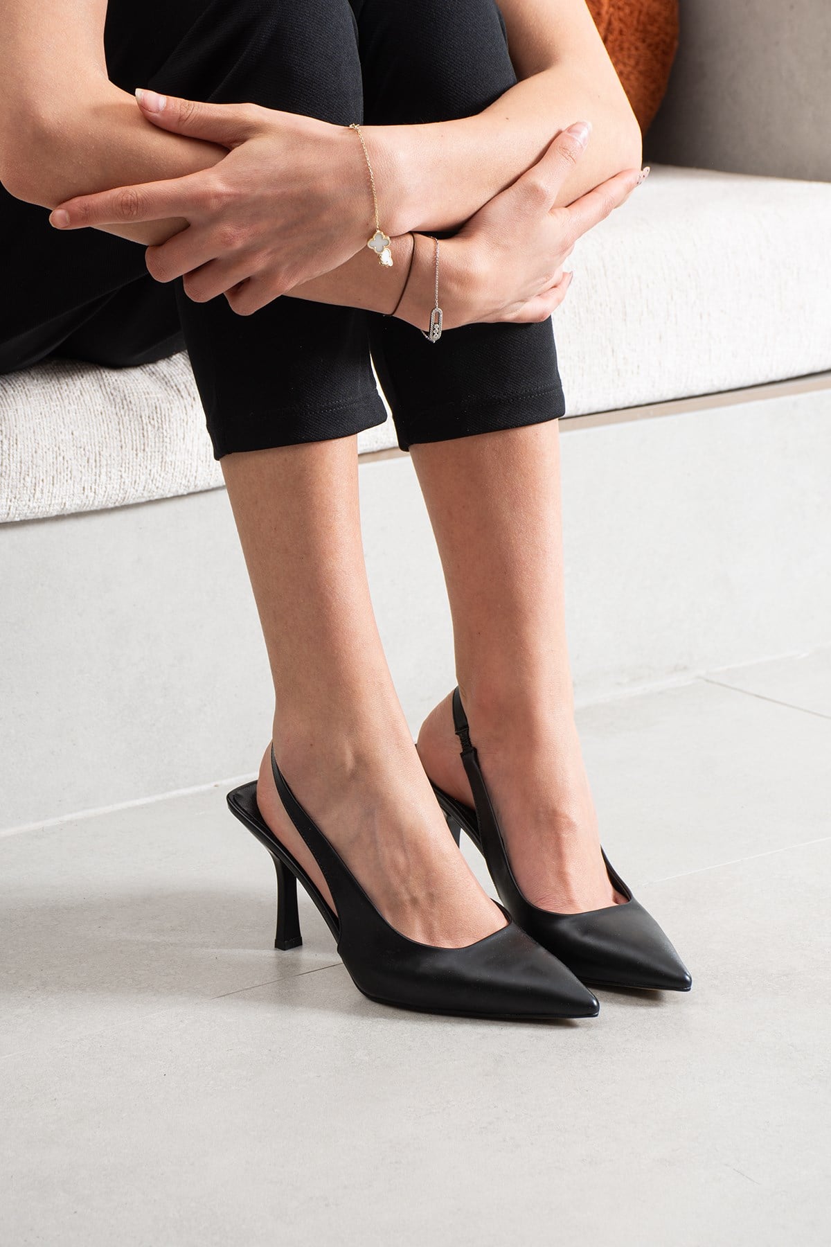 Zeni Kadın Siyah Deri Stiletto Topuklu Ayakkabı 
