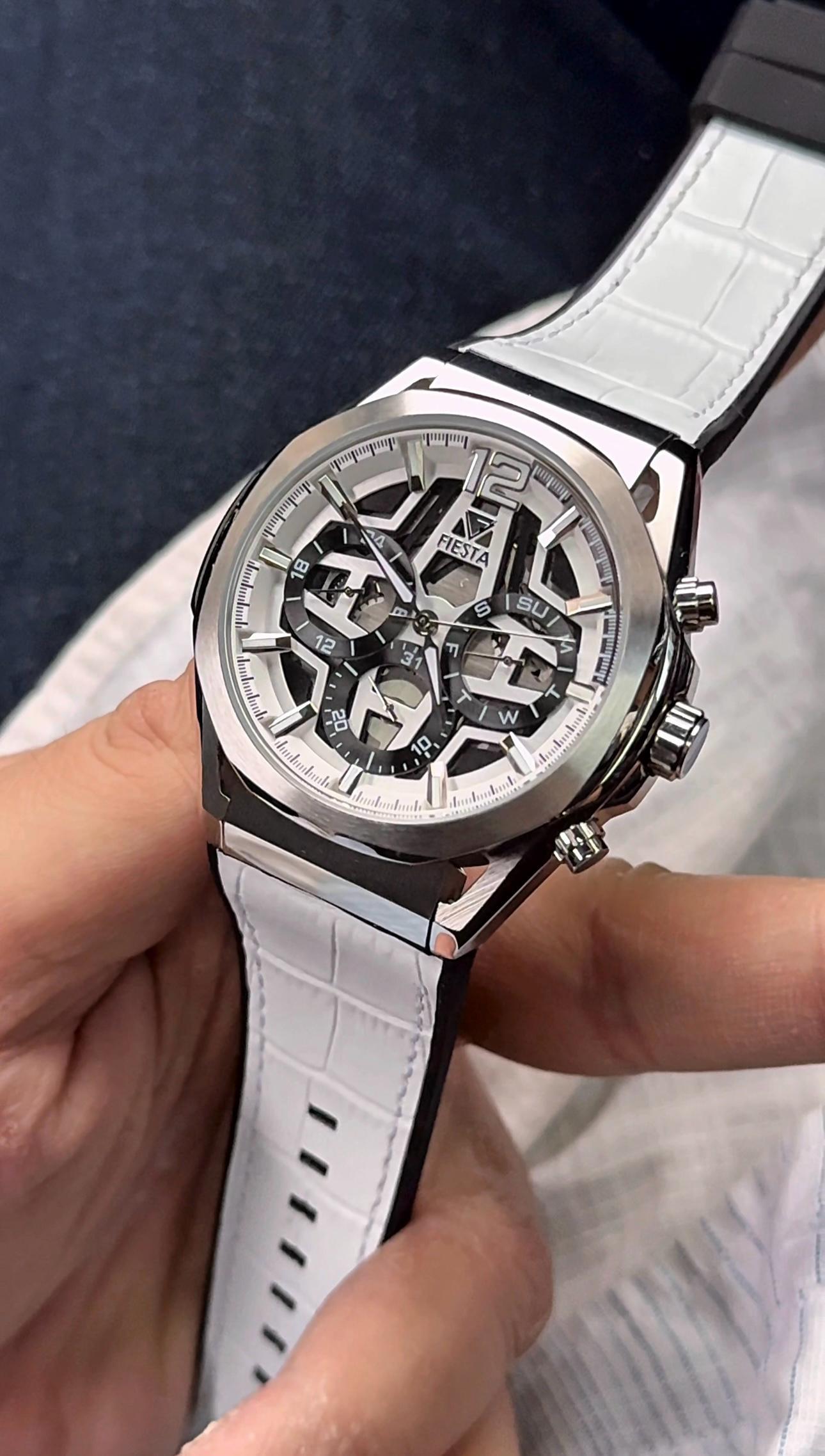 Fiesta Marka Kol Saati