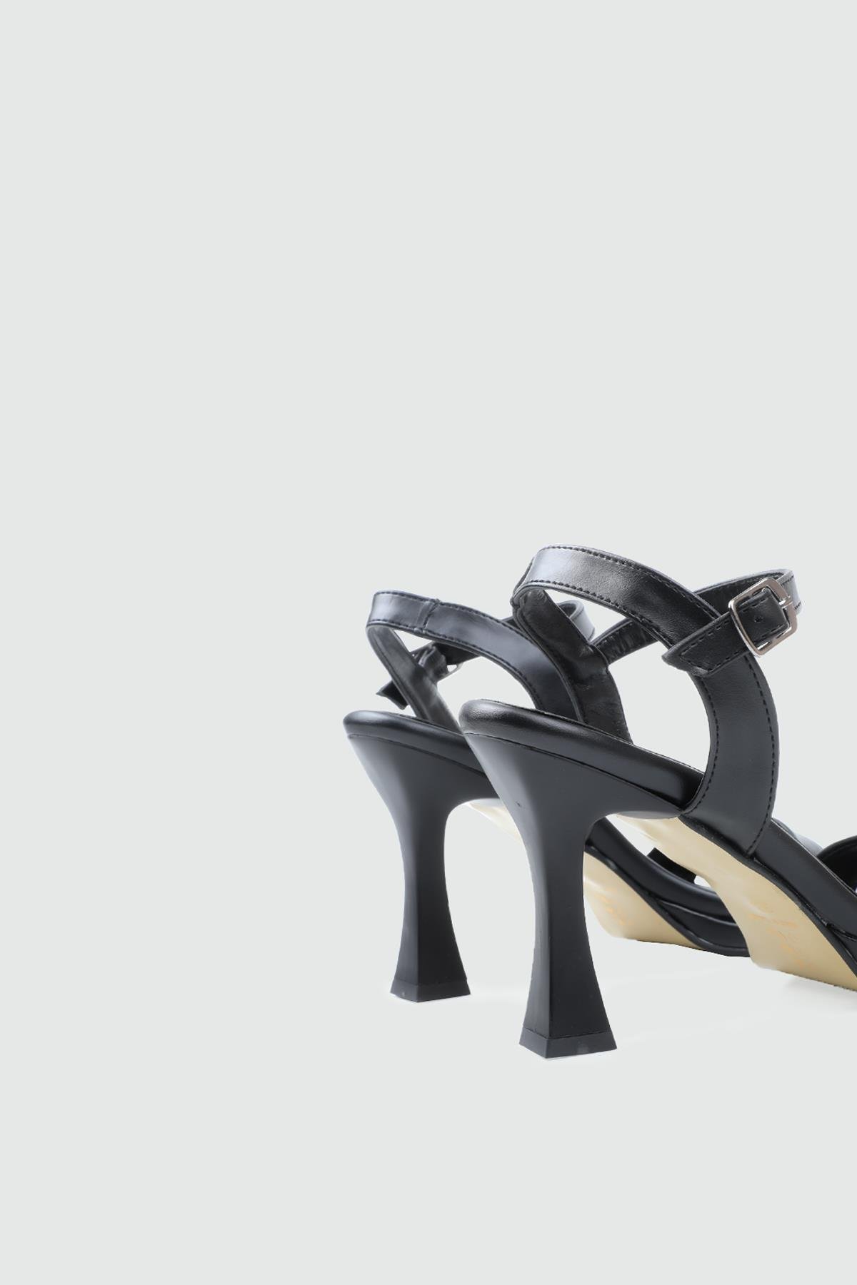 ADELFA 700 25Y Tek Bant Platform Kadın Ayakkabı Siyah