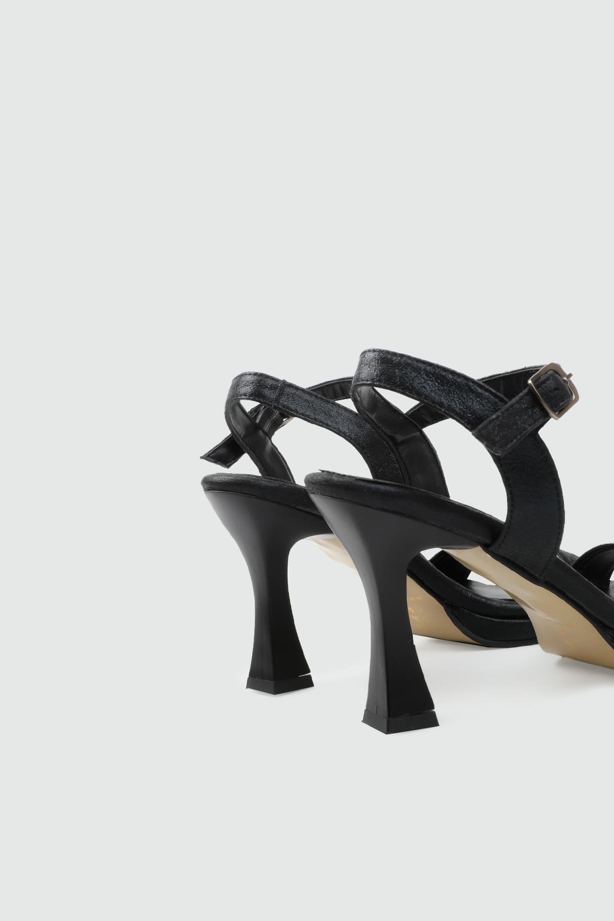 ADELFA 700 25Y Tek Bant Platform Kadın Ayakkabı Siyah Simli