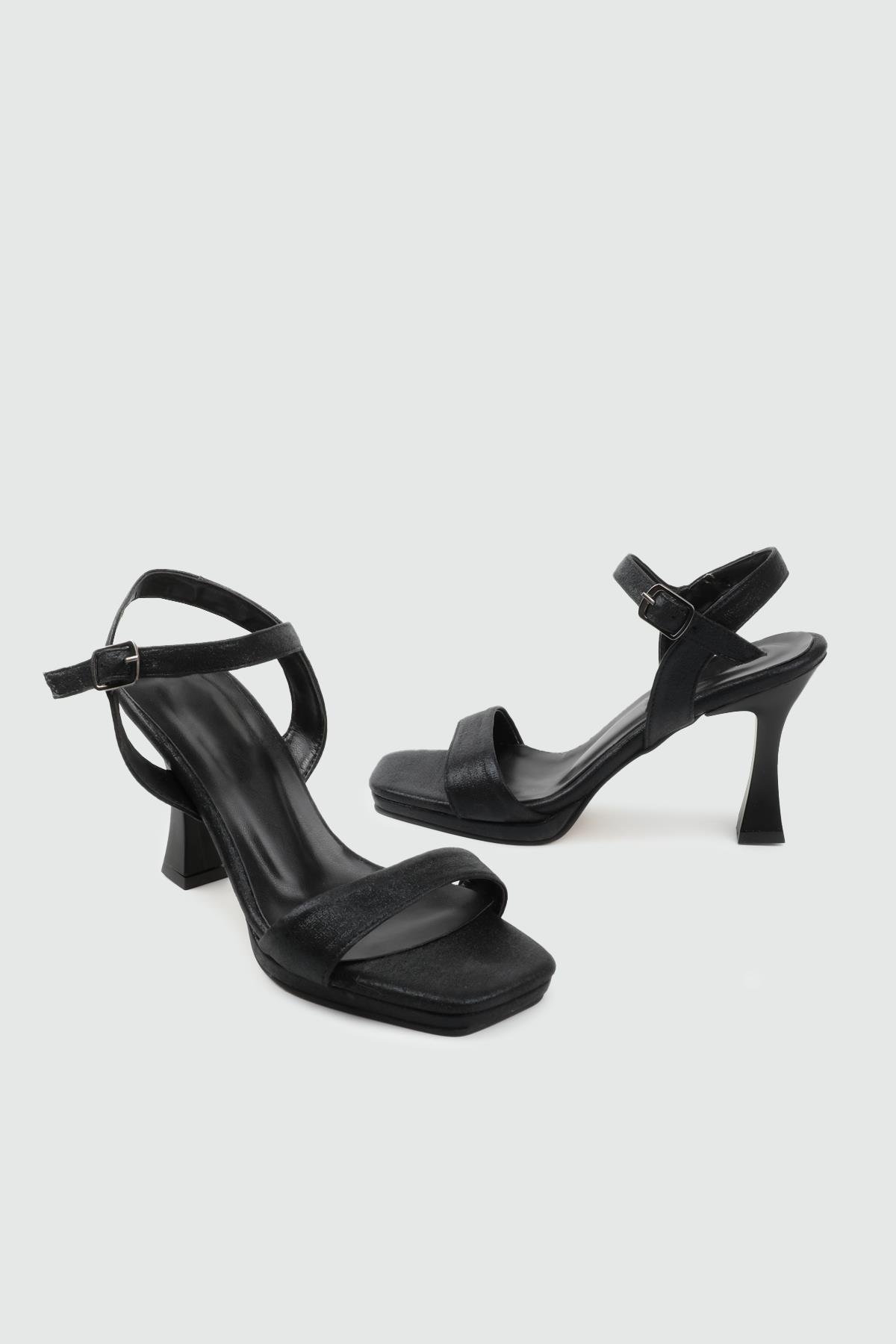 ADELFA 700 25Y Tek Bant Platform Kadın Ayakkabı Siyah Simli