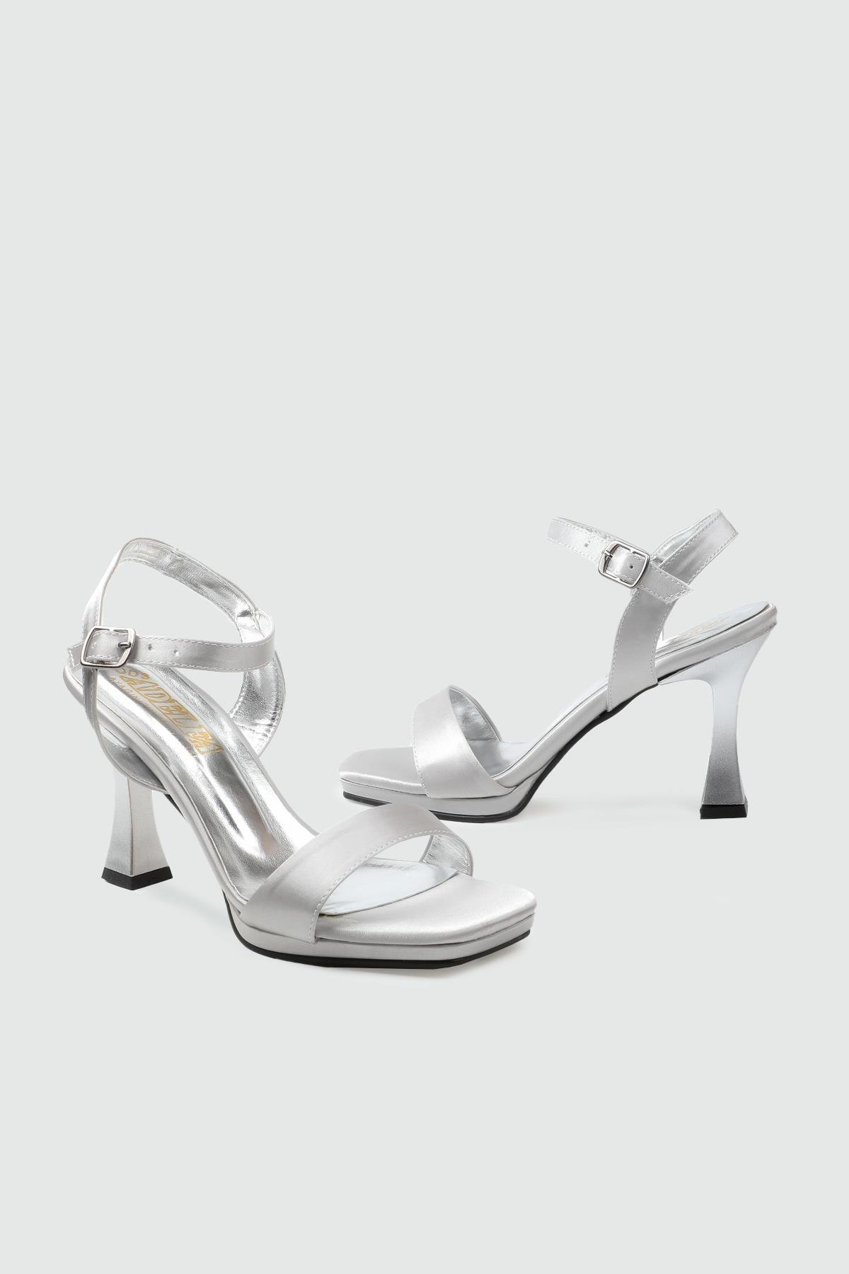 ADELFA 700 25Y Tek Bant Platform Kadın Ayakkabı Gümüş Saten