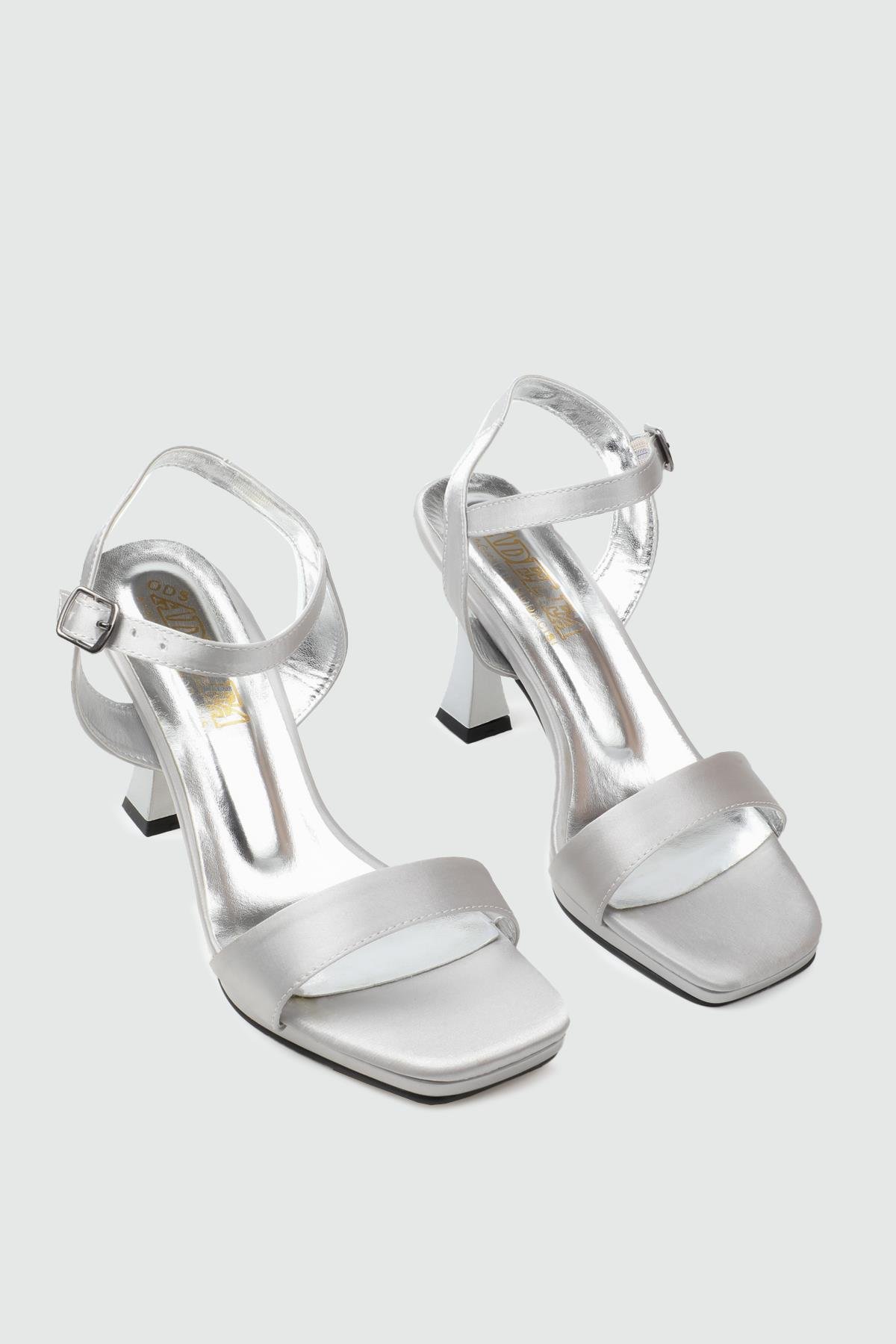 ADELFA 700 25Y Tek Bant Platform Kadın Ayakkabı Gümüş Saten