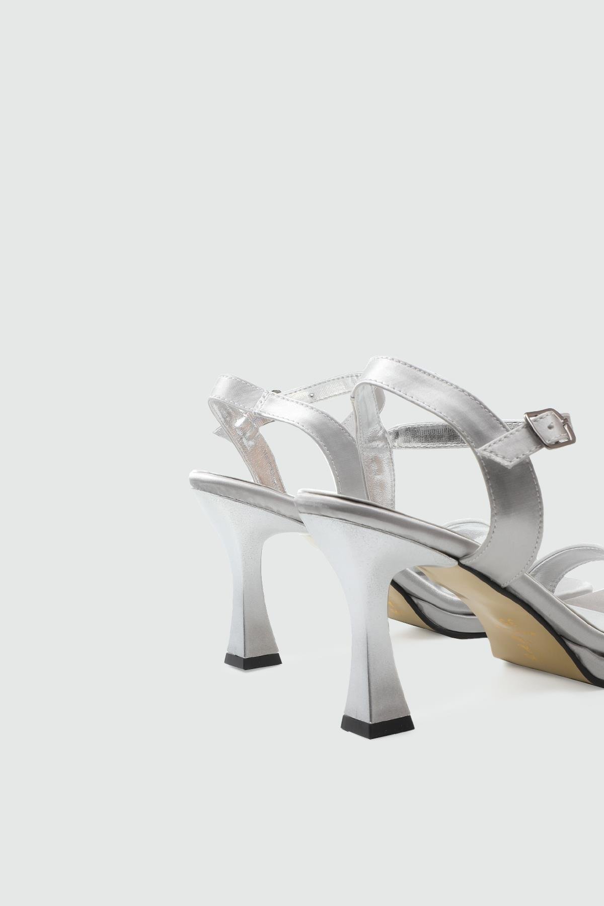 ADELFA 700 25Y Tek Bant Platform Kadın Ayakkabı Gümüş Saten