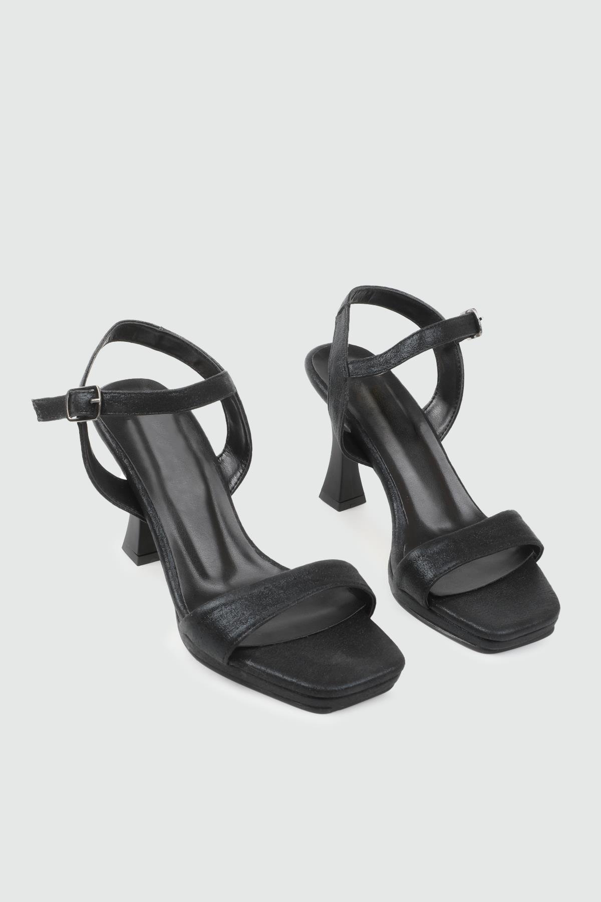 ADELFA 700 25Y Tek Bant Platform Kadın Ayakkabı Siyah Simli