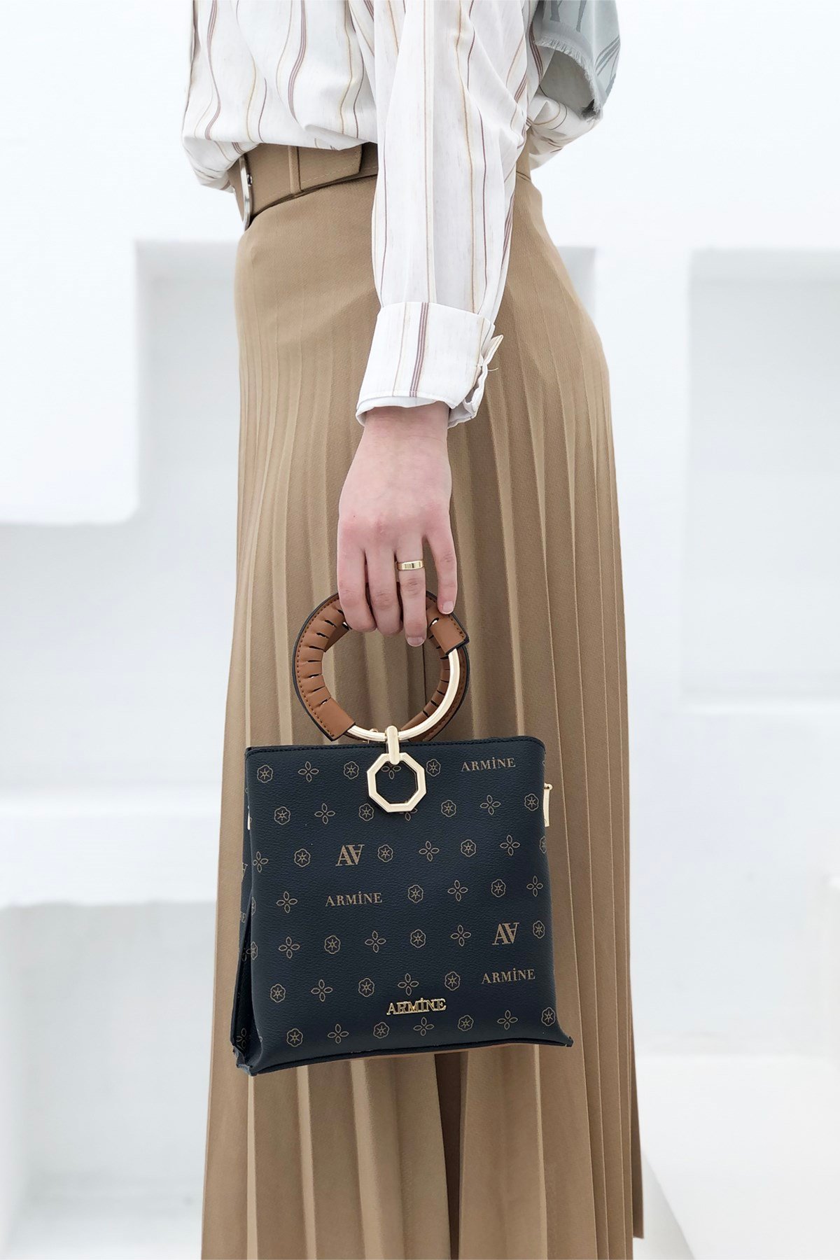 Armine Yuvarlak Kulplu El Ve Omuz Çantası 260 Siyah Baskılı