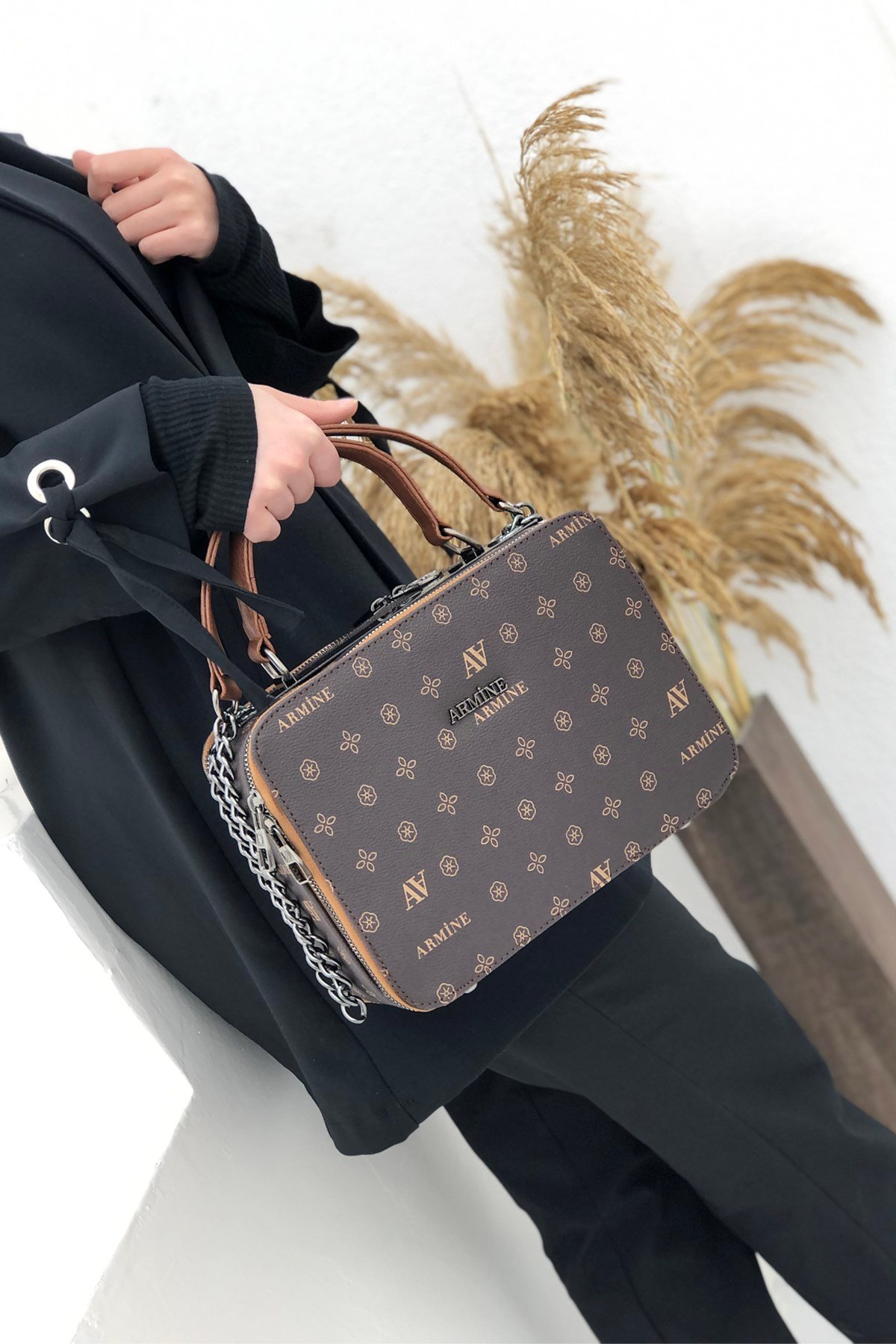 Armine Zincirli Büyük Boy El Ve Omuz Çantası 122 Baskılı Kahve Baskılı